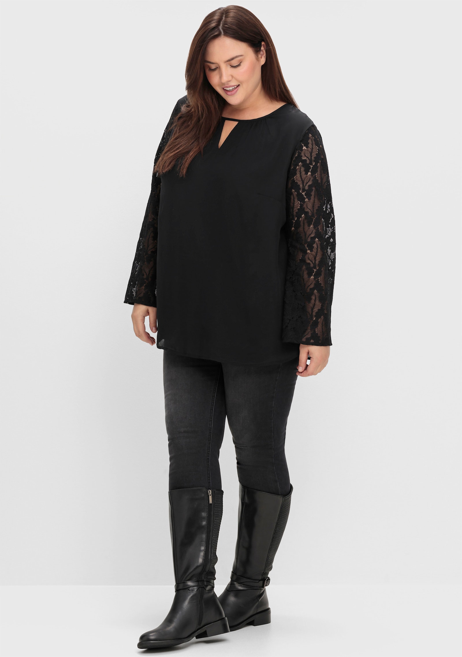 sheego Weitschaftstiefel aus Leder, mit Zierschnalle - schwarz