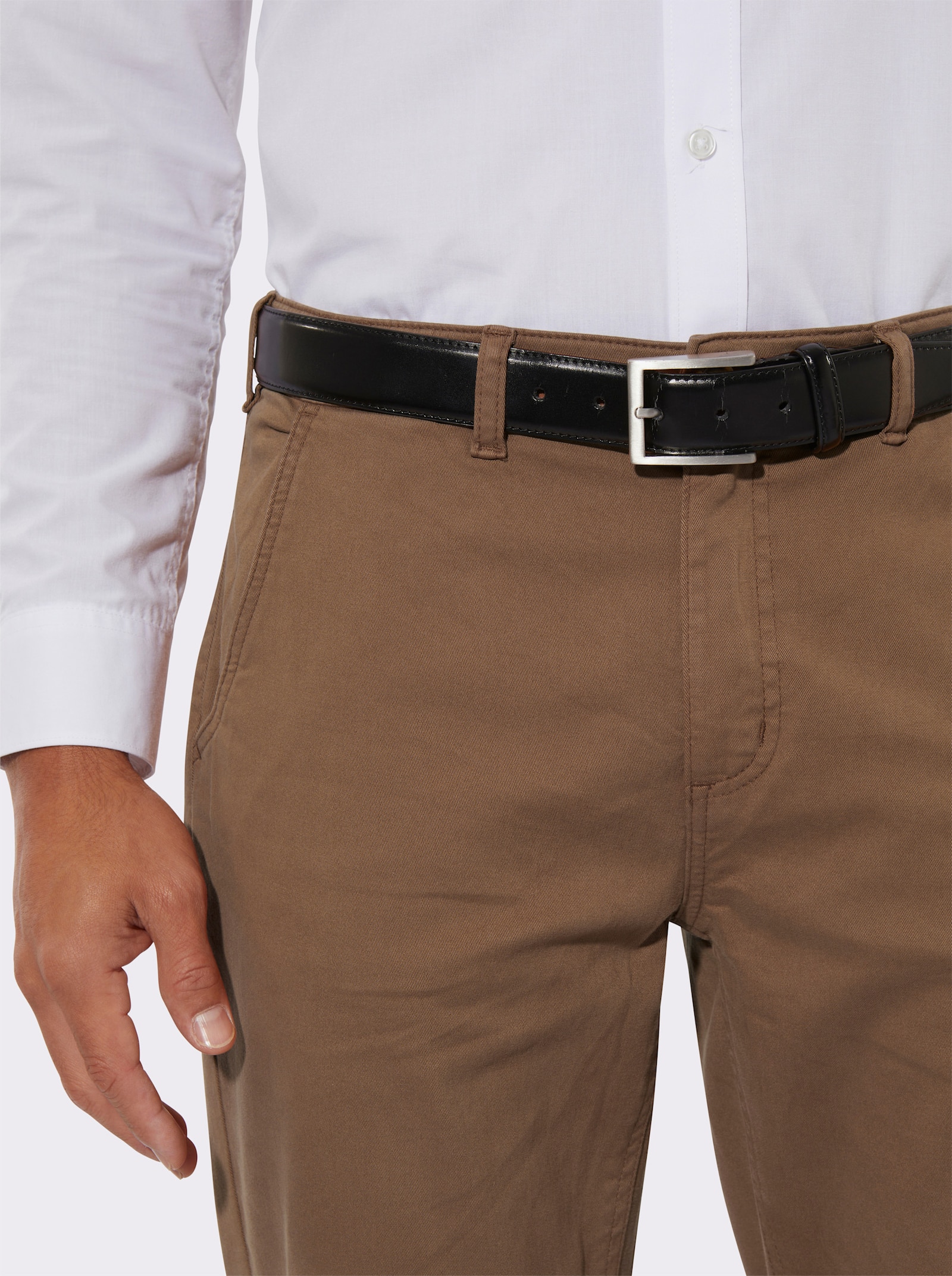 Stretchjeans met achterzakken met knoop - bruin