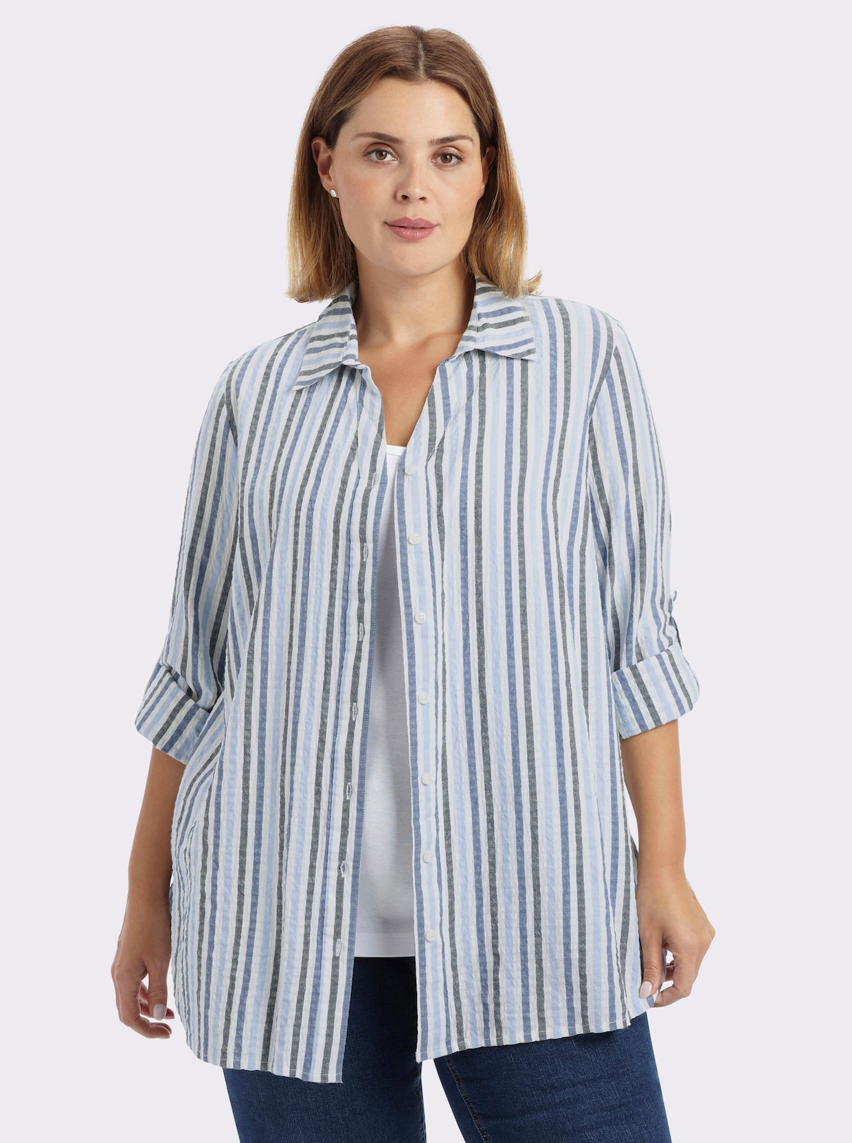 sheego Gestreifte Bluse in Seersucker-Qualität - weiß-tiefblau-gestreift