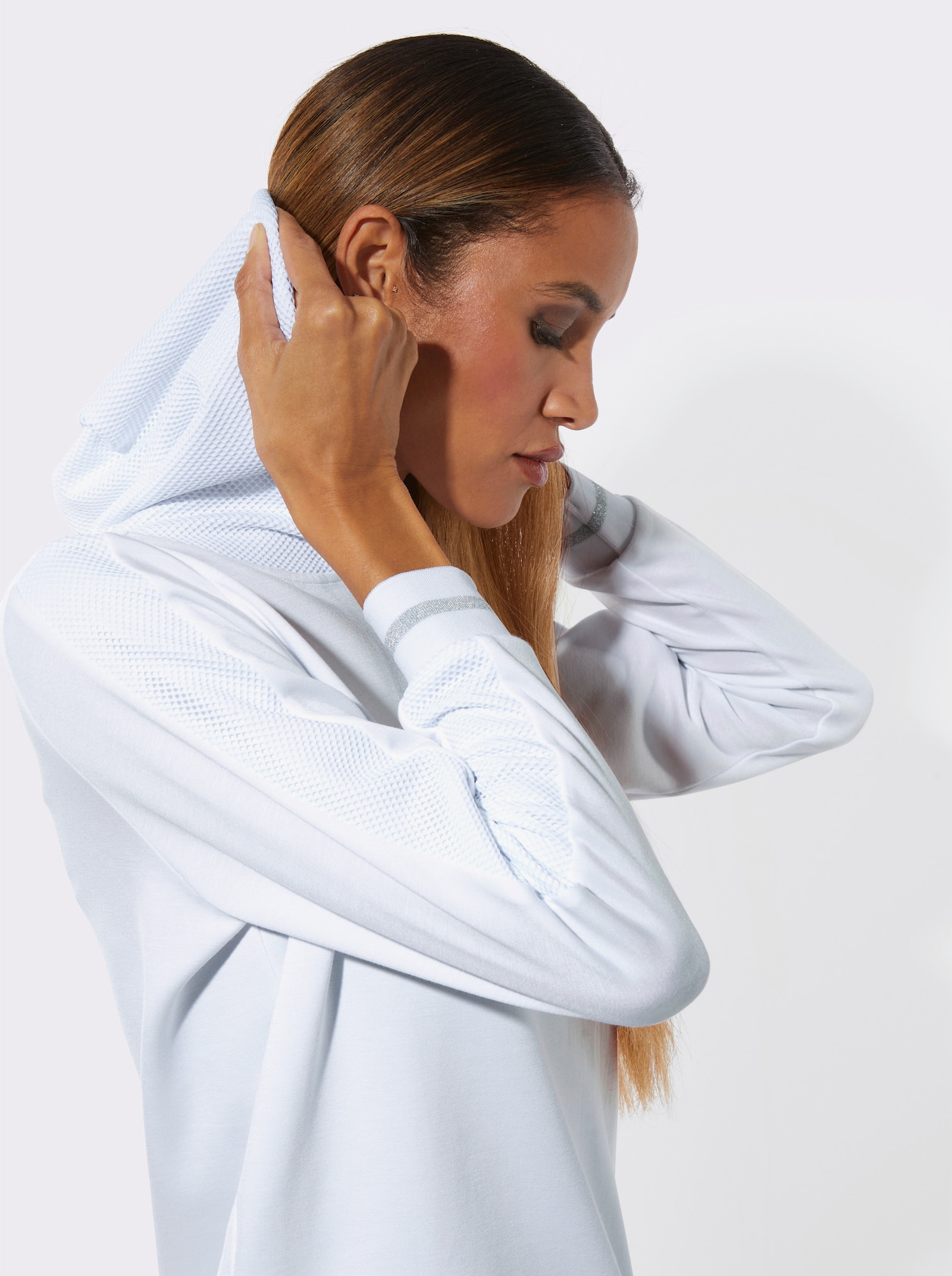 Kapuzensweatshirt mit Netz-Akzenten - weiß-silberfarben-bedruckt