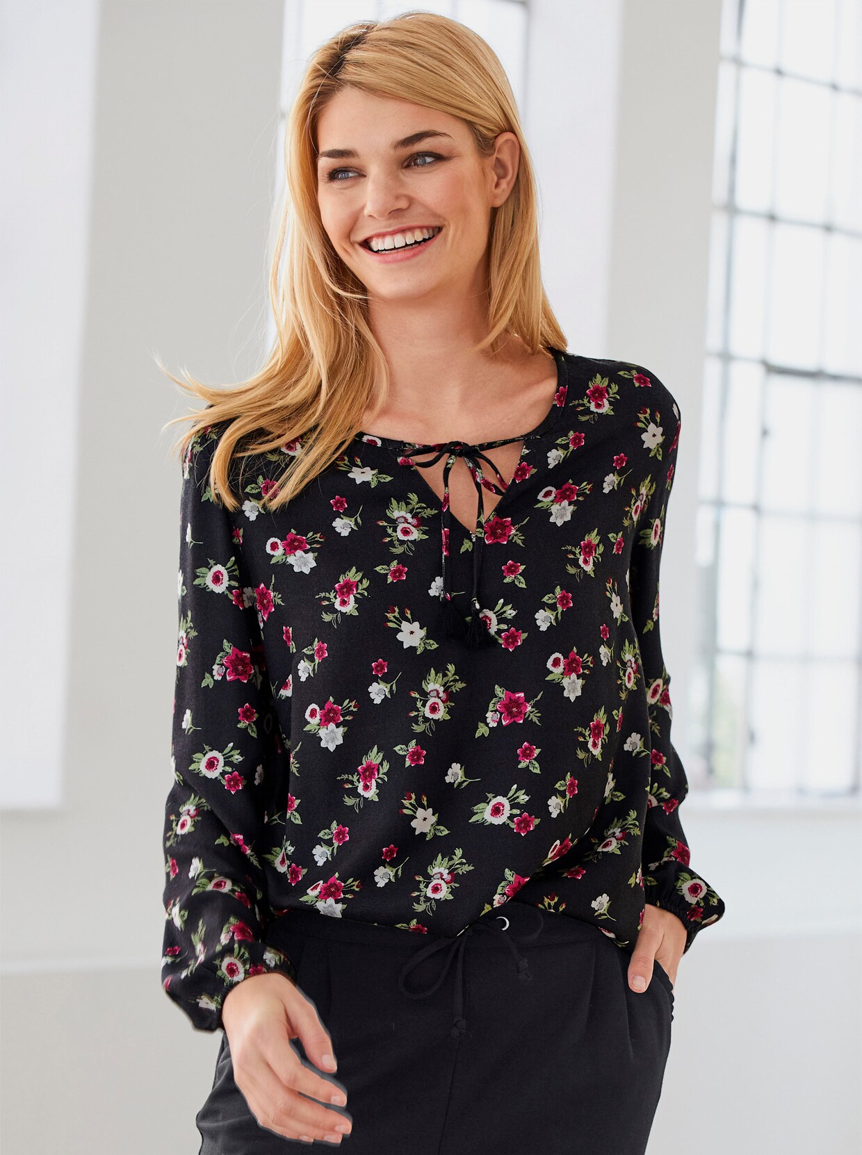 heine Druckbluse - schwarz-dunkelrot-bedruckt