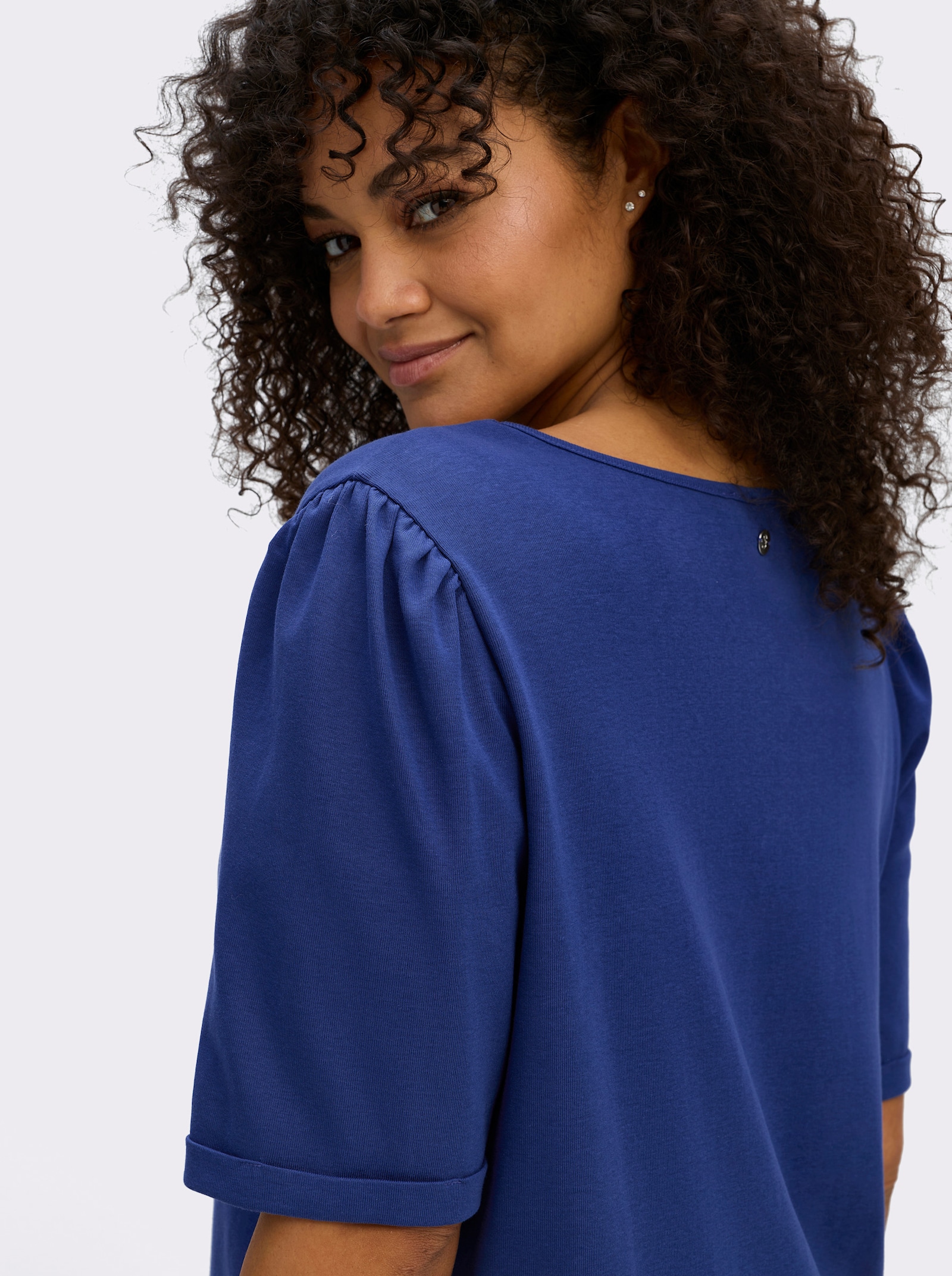sheego V-Shirt in leicht taillierter Form - royalblau