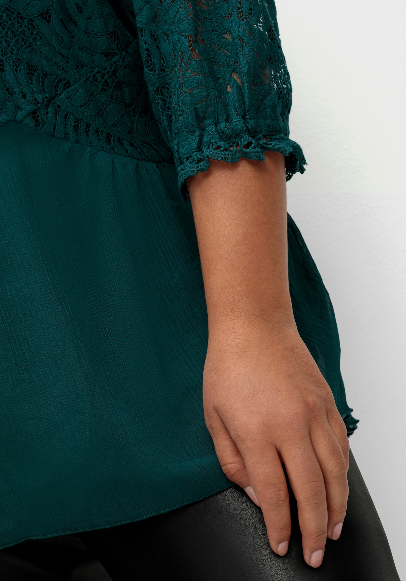 Chiffonbluse mit Baumwoll-Spitze - petrol