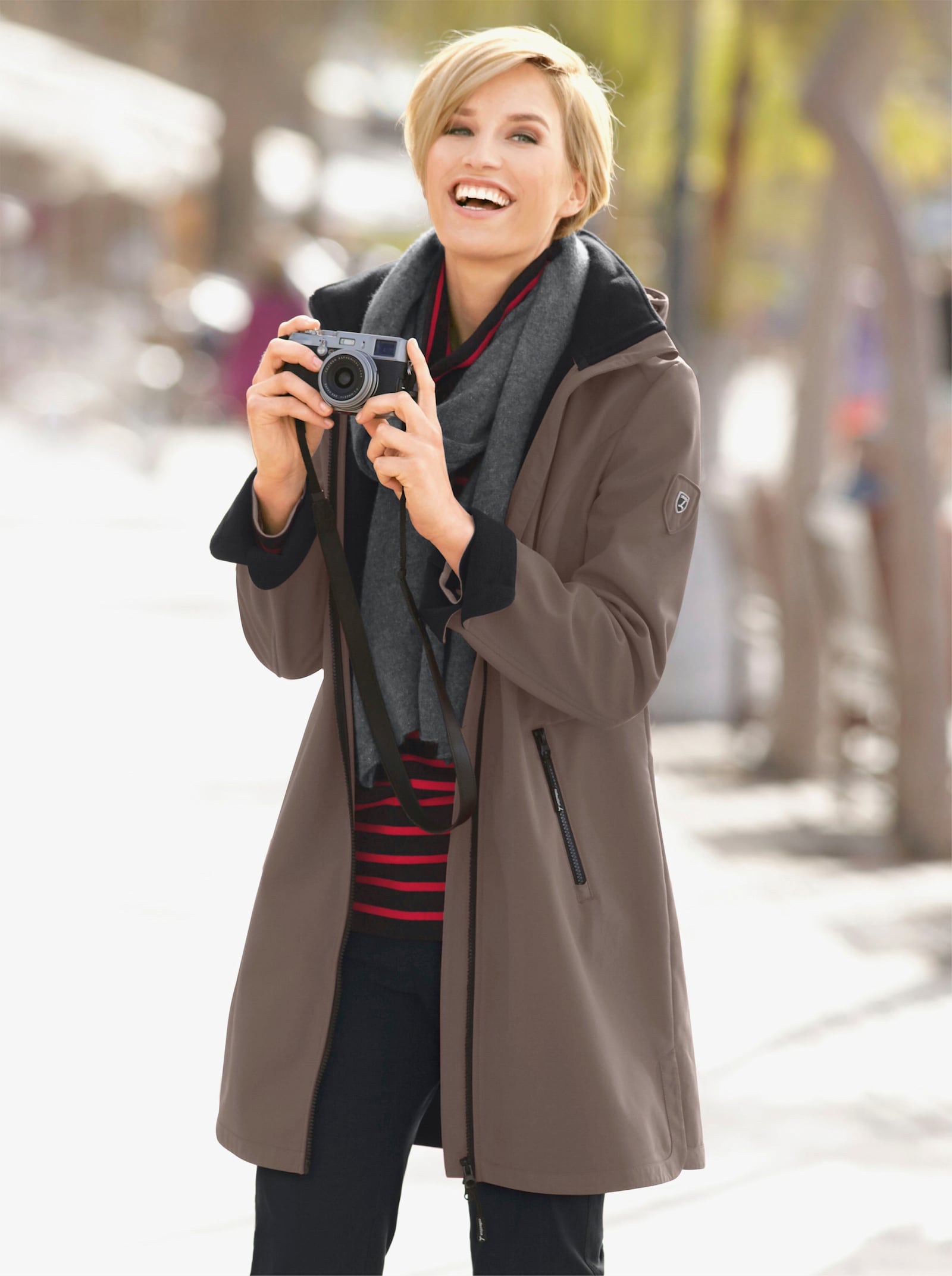 Softshelljacke mit Gummizug im Rücken - taupe