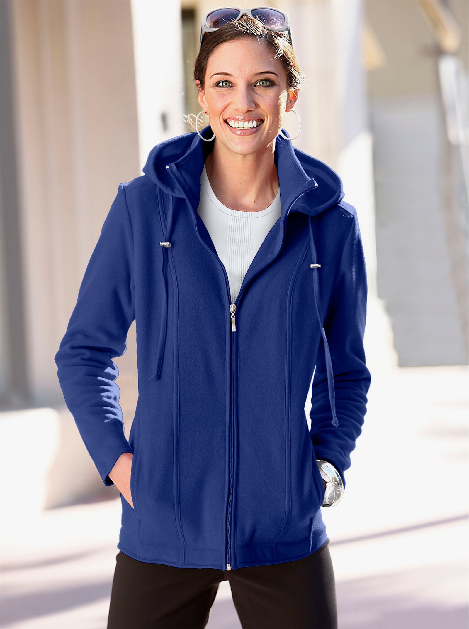 Fleecejacke mit abnehmbarer Kapuze - royalblau