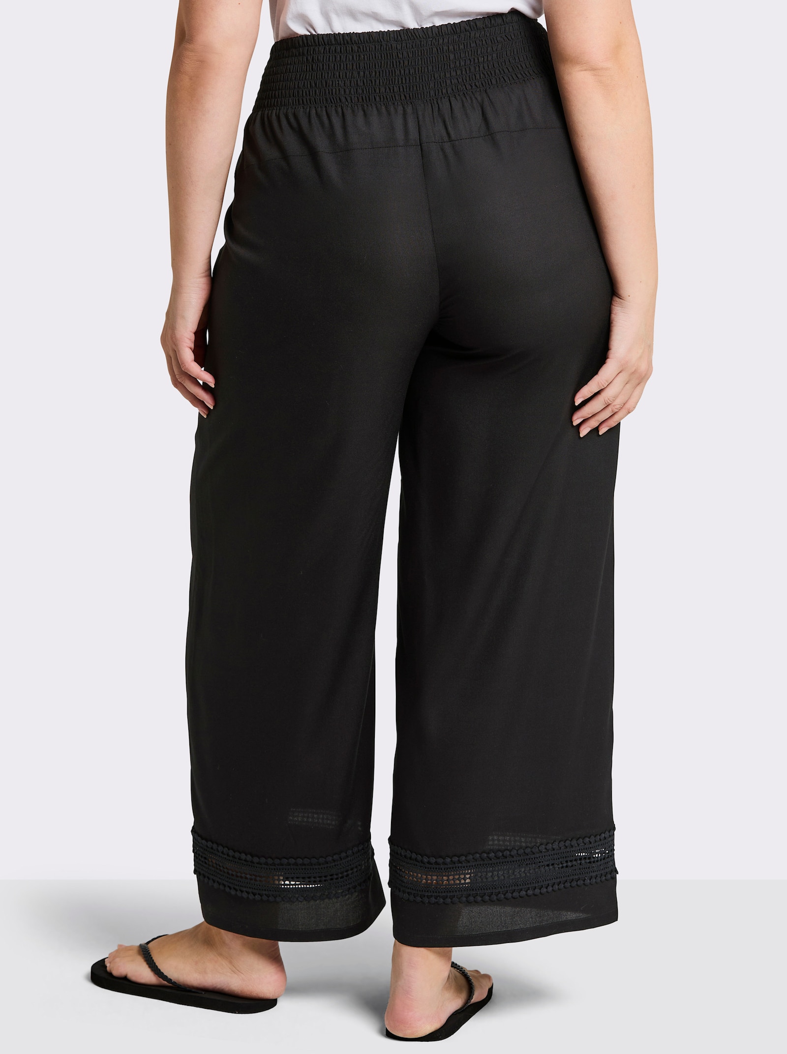 sheego Schlupfhose mit Spitze am Saum - schwarz