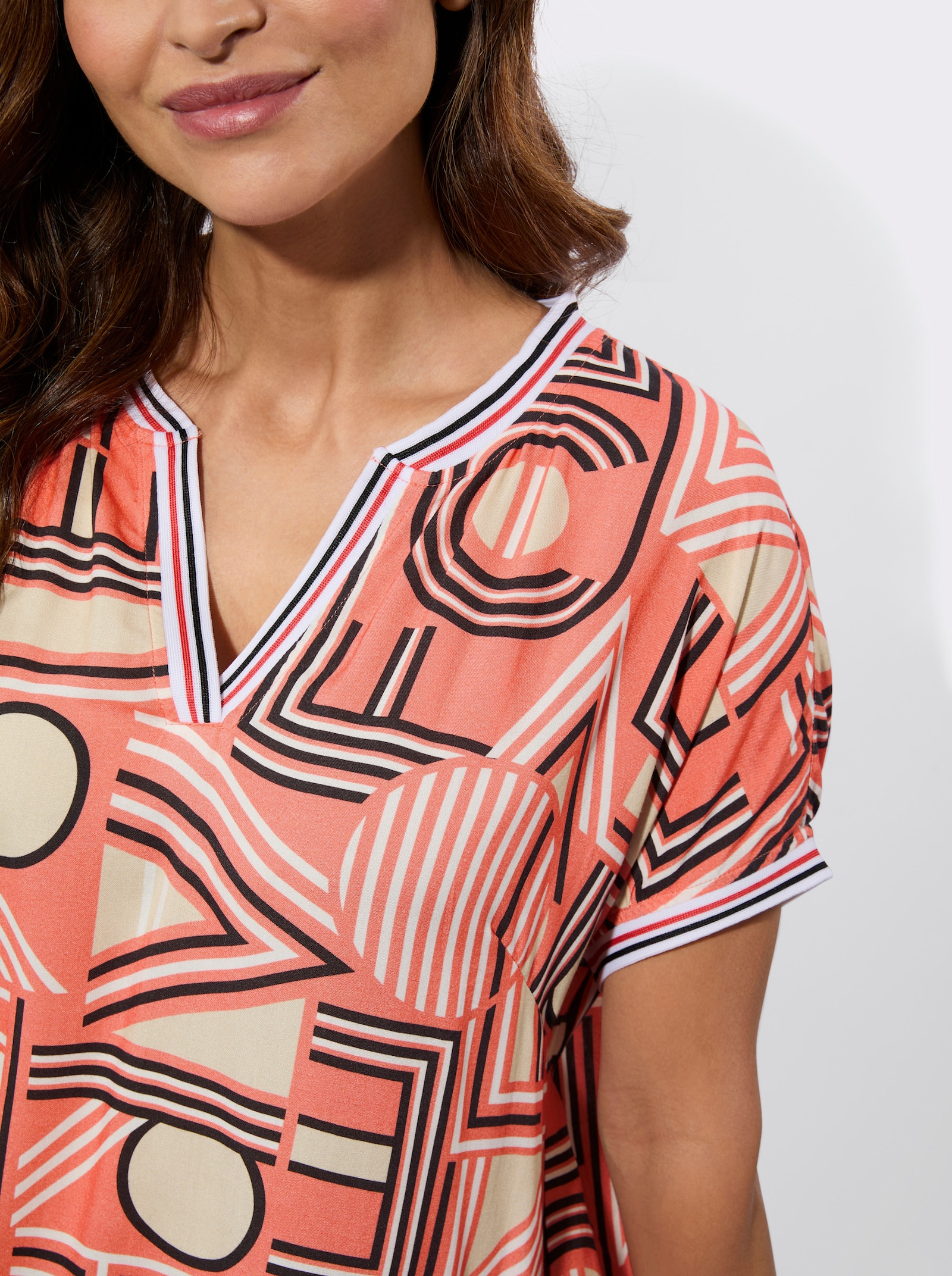 Druckbluse aus reiner Viskose - koralle-sand-bedruckt