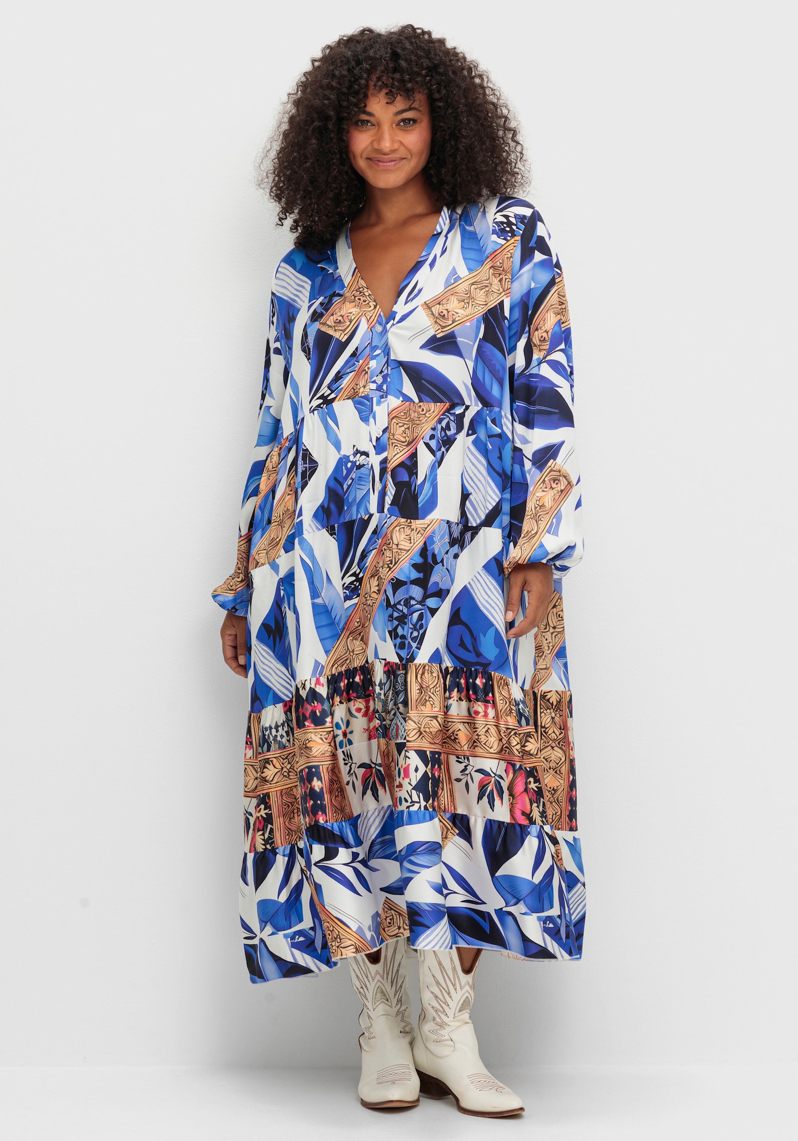 sheego loves miss goodlife Stufenkleid mit Ballonärmeln und V-Ausschnitt - blau bedruckt