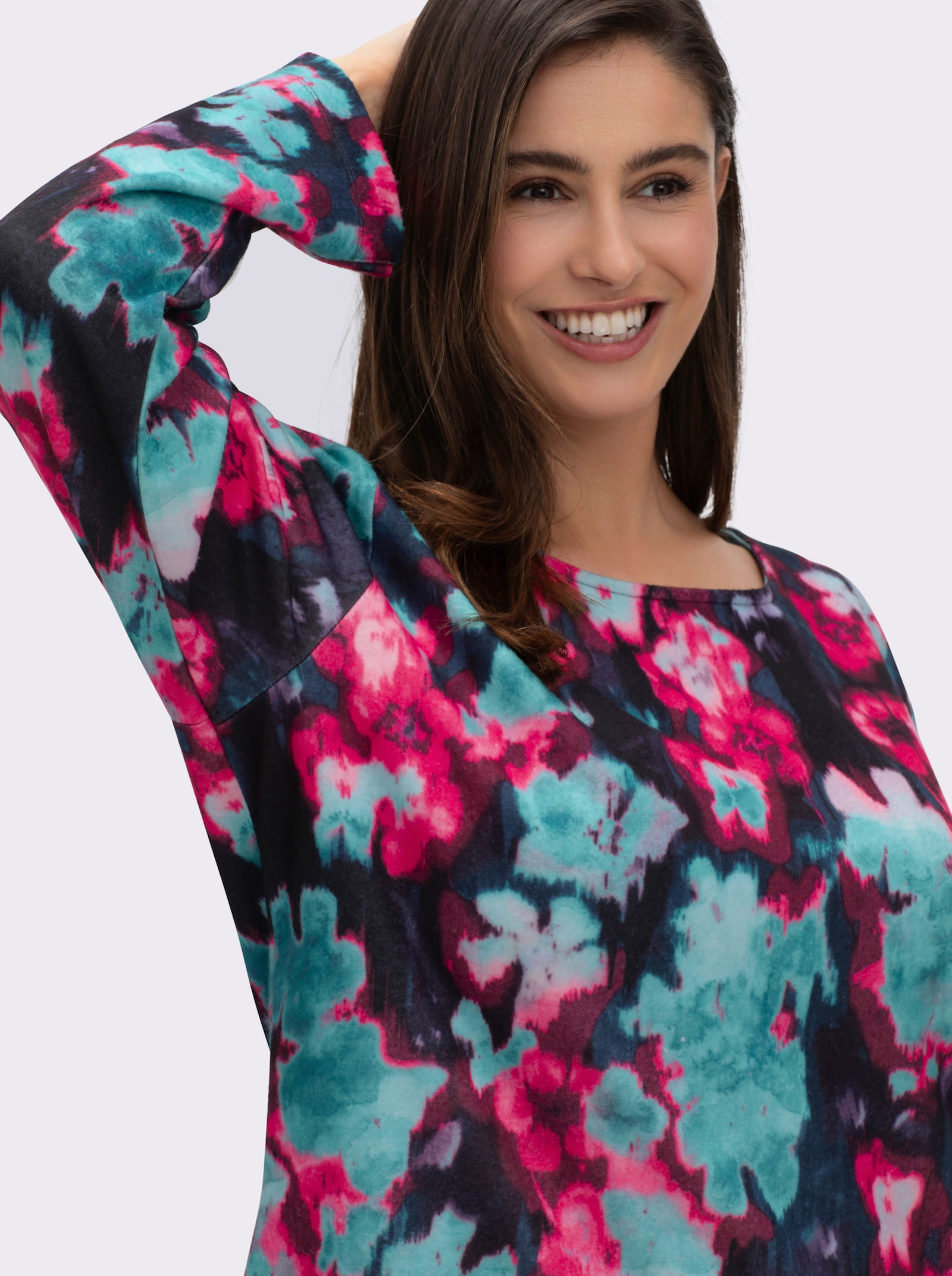 sheego Sweatshirt met bloemenpatroon en zijsplitten - zwart geprint