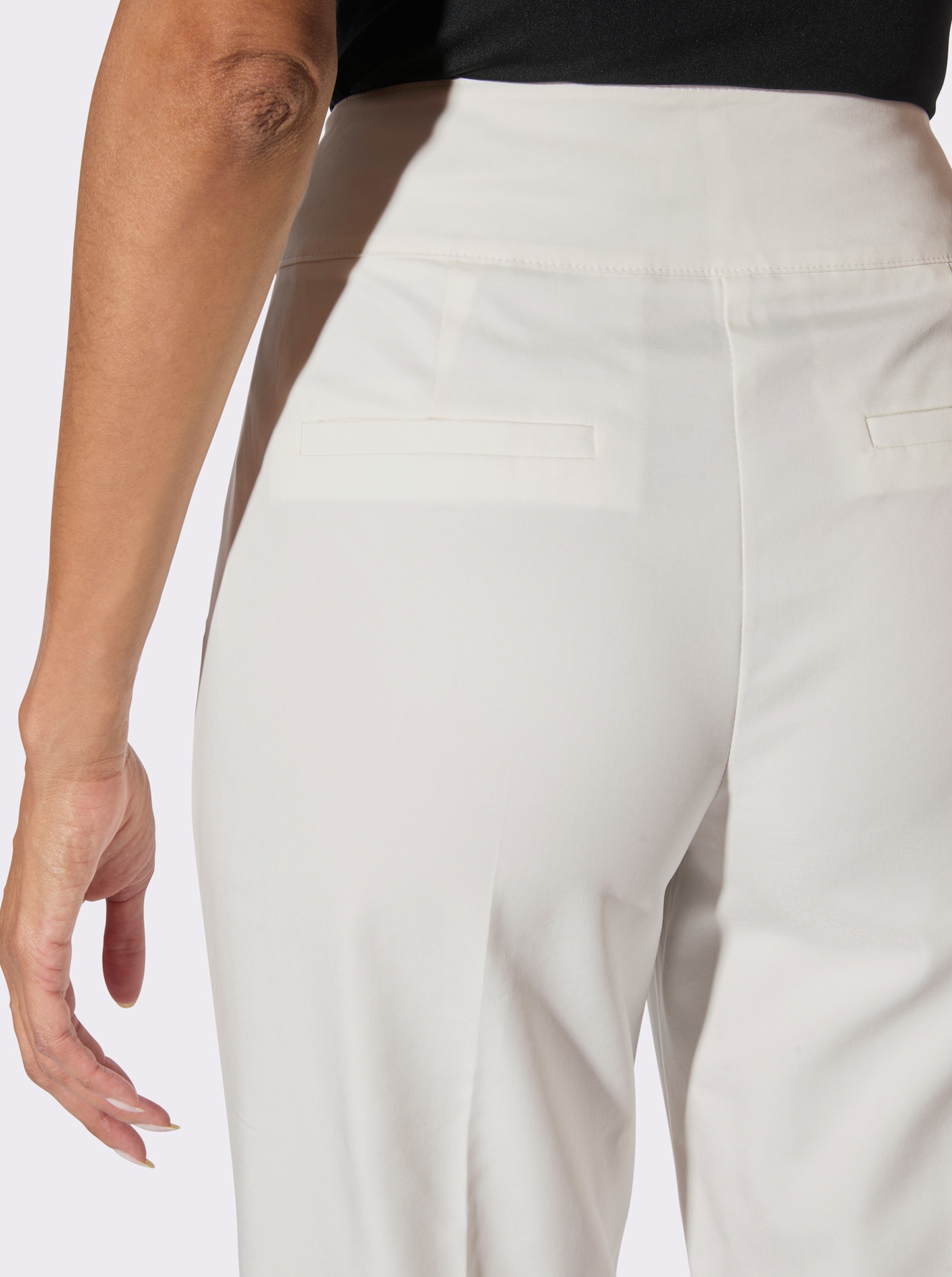 Bügelfaltenhose mit Zierknöpfen - ecru