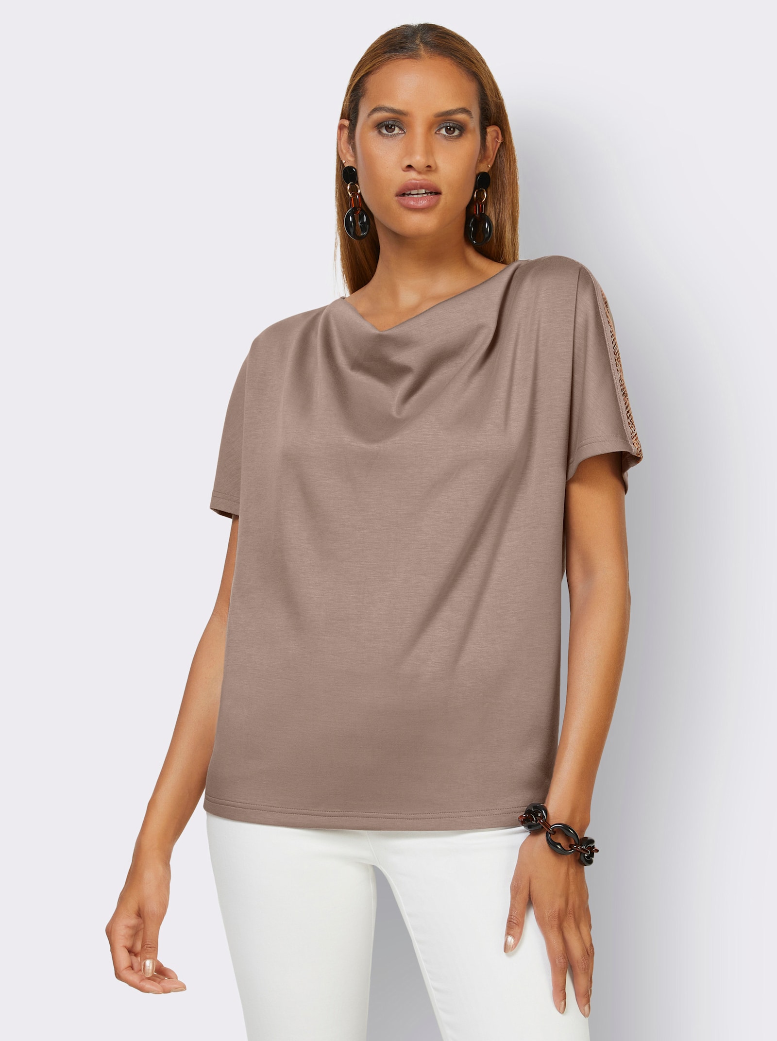 Shirt met cascadehals en oversized schouders - taupe/bronskleurig bedrukt