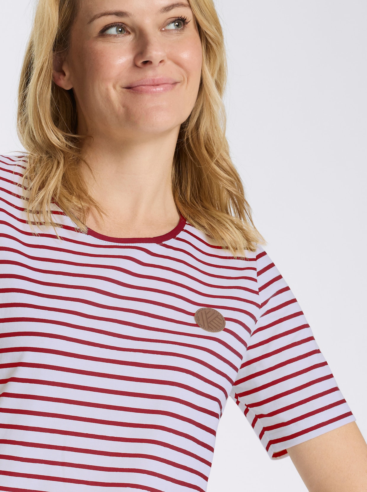 Ringelshirt mit Patch in Leder-Optik - rot-weiß-gestreift
