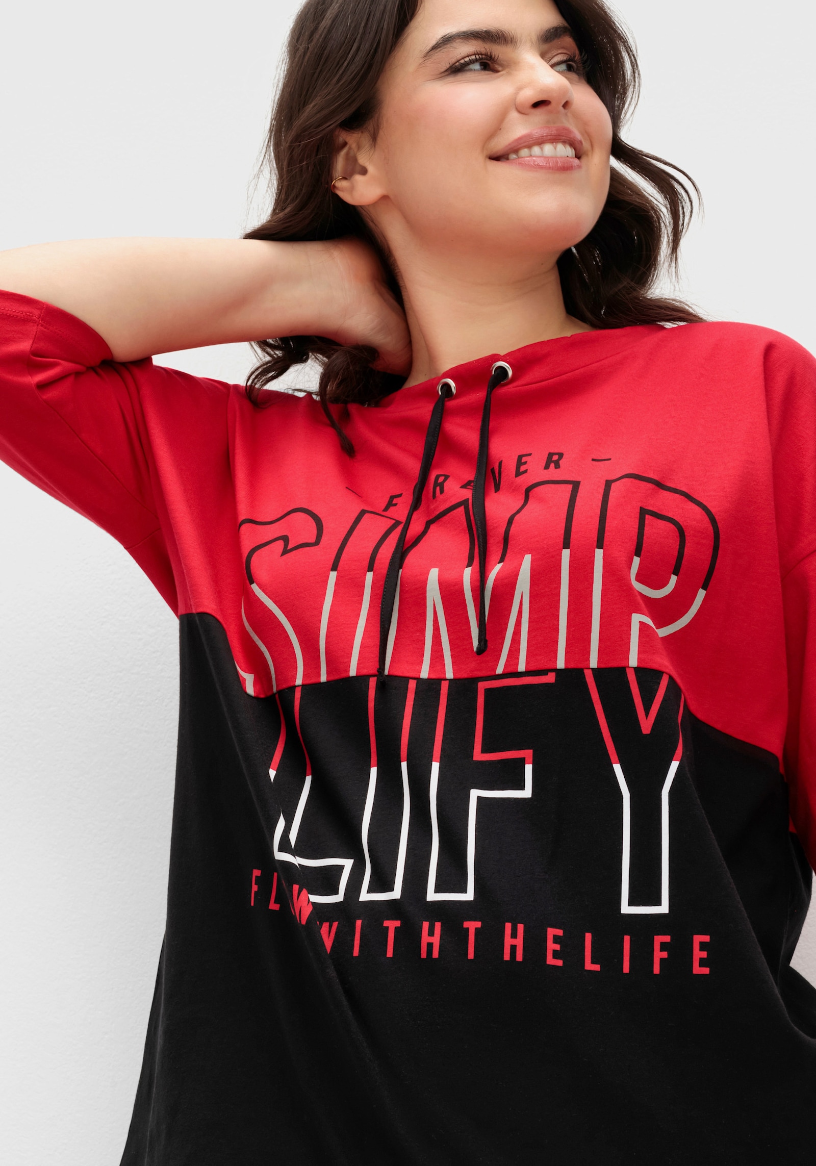 Kurzarmshirt mit Lettring-Druck - rot-schwarz-bedruckt