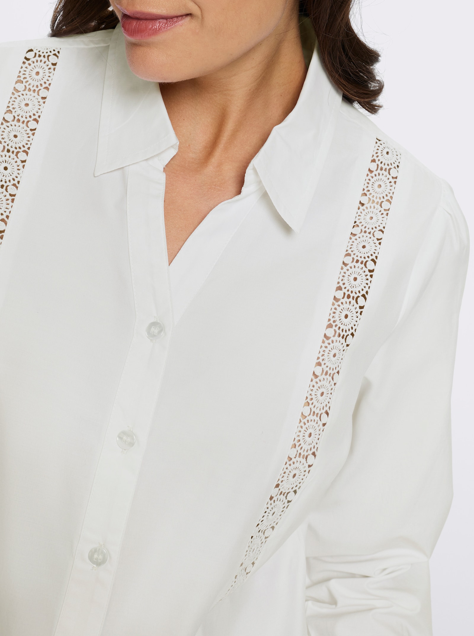 Spitzenbluse mit Kellerfalte hinten - weiß