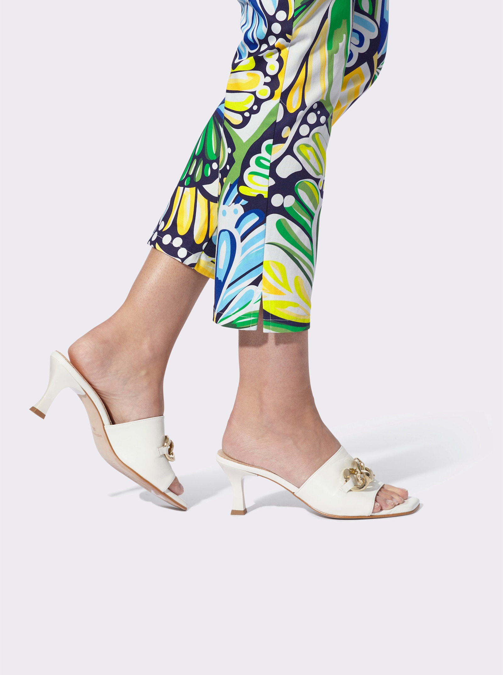 heine Druckhose mit Schlitz am Saum - grasgrün-ecru-bedruckt