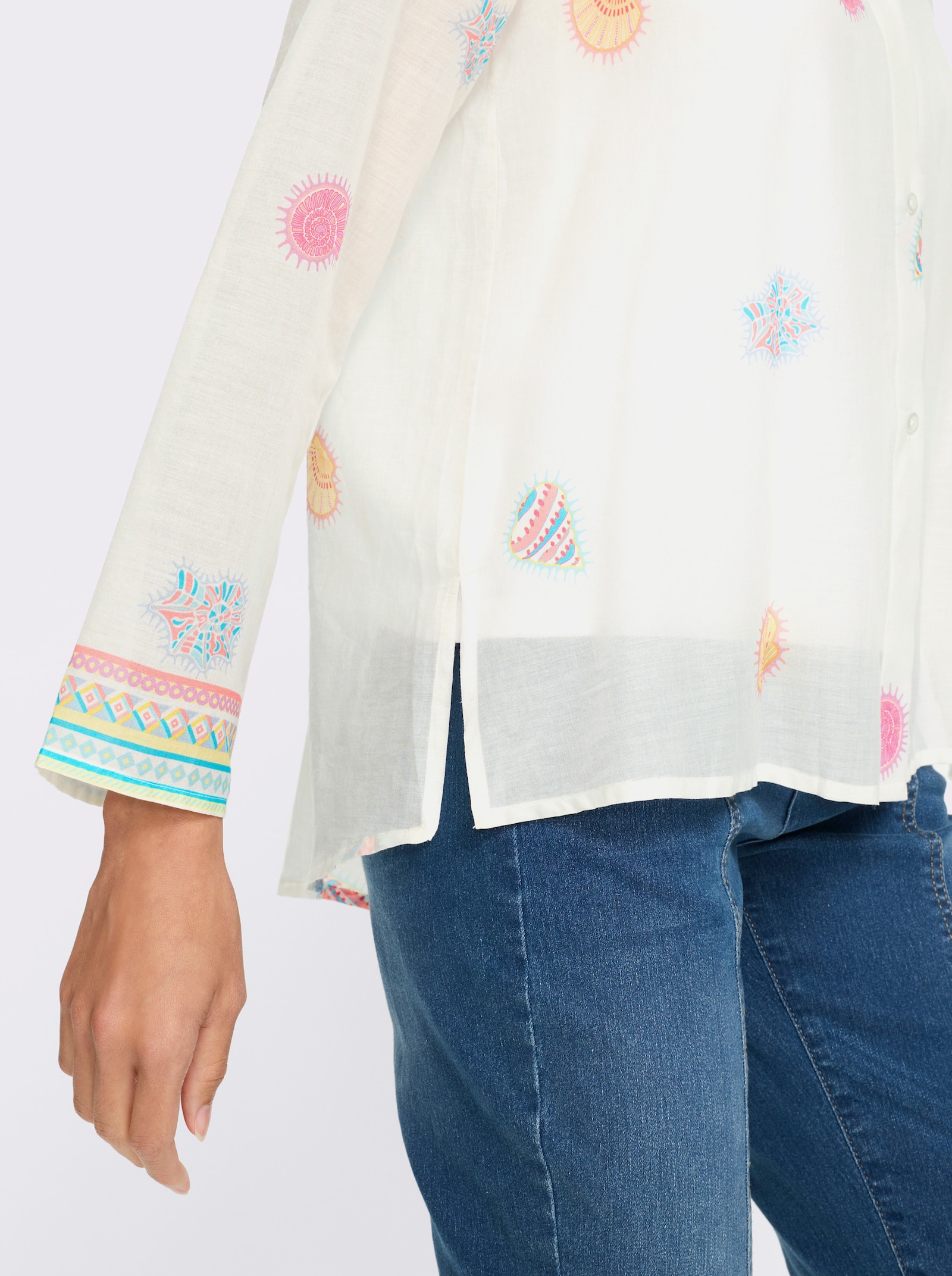 heine Baumwollbluse mit Seitenschlitzen - weiß-flamingo-bedruckt