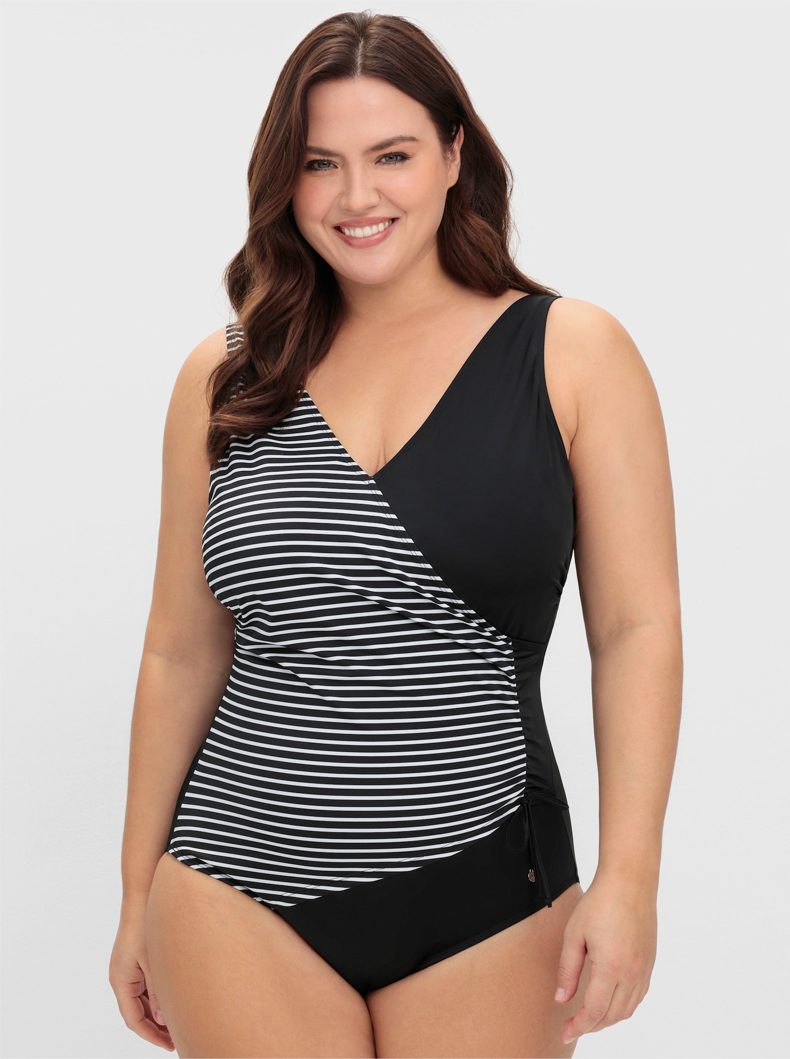 sheego Badeanzug in Wickeloptik - schwarz