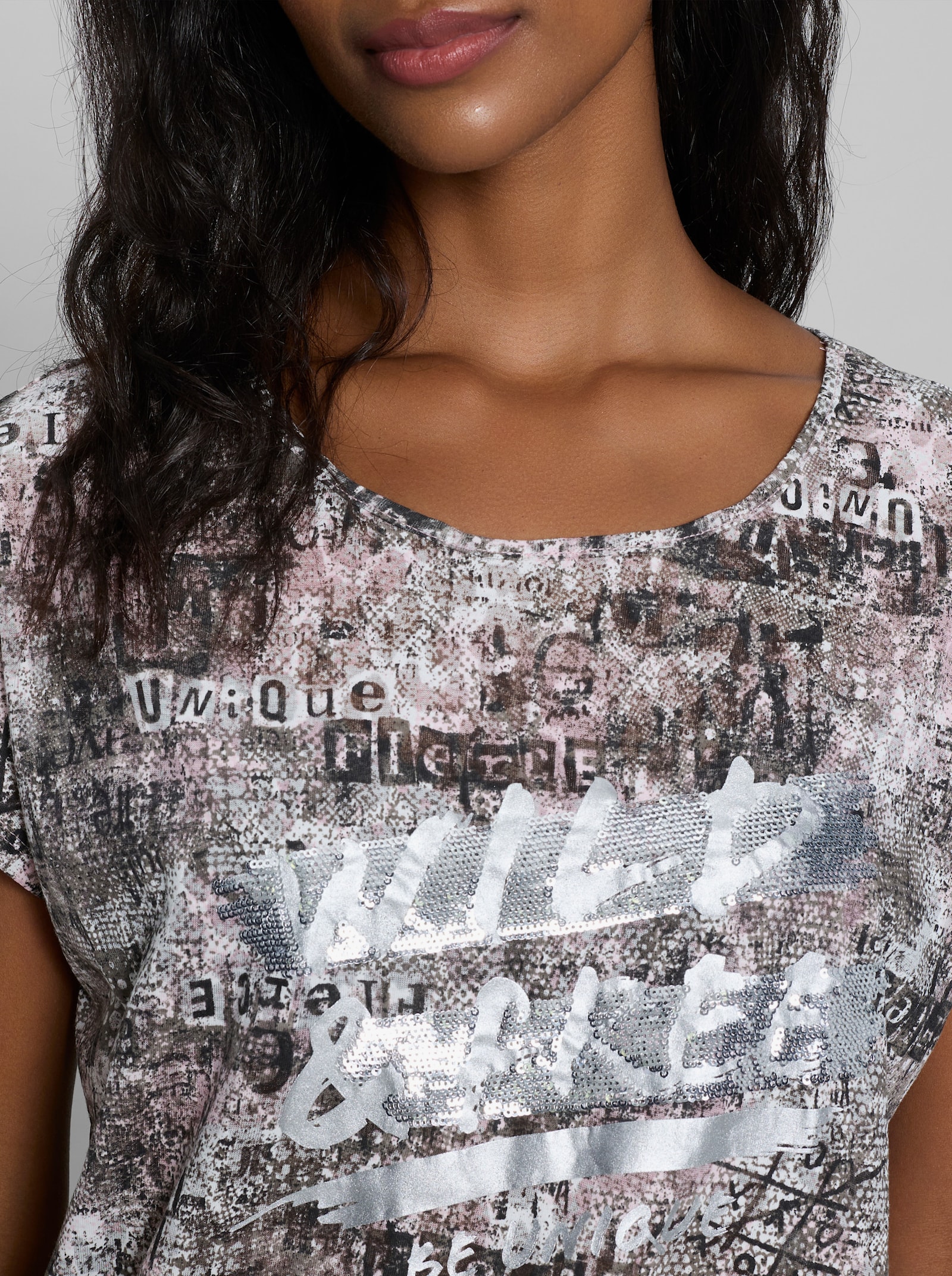 heine Shirt mit Tuch - taupe-ecru-bedruckt