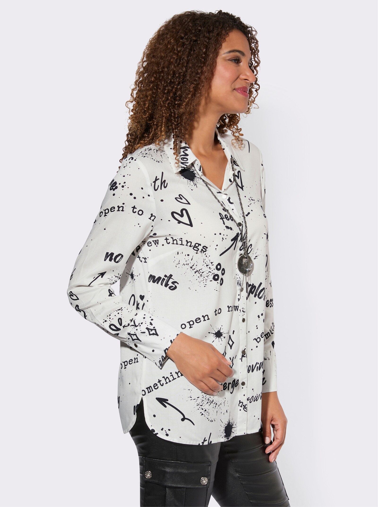 Druckbluse mit abgerundeten Seitenschlitzen - weiß-schwarz-bedruckt