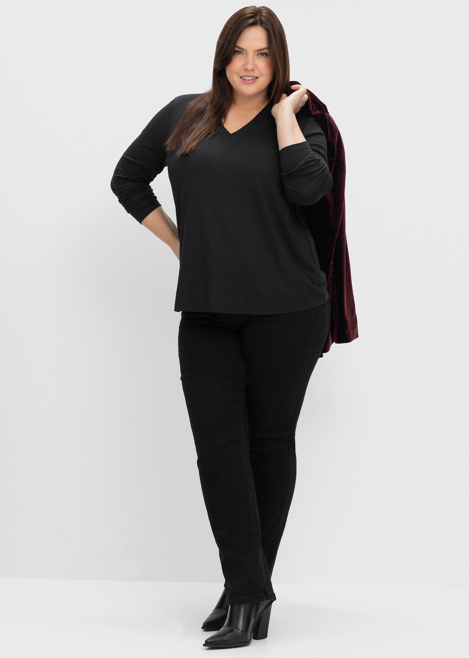 sheego Langarmshirt mit V-Ausschnitt - schwarz