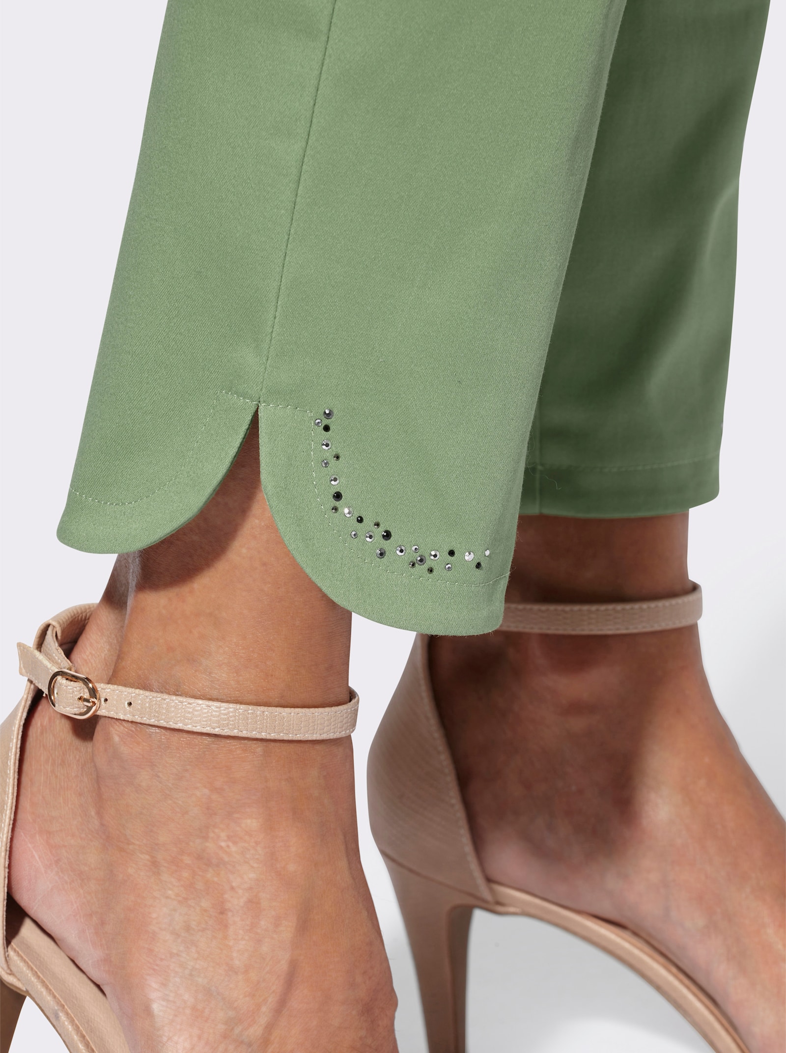 Hose mit Glitzersteinchen am Saum - eucalyptus