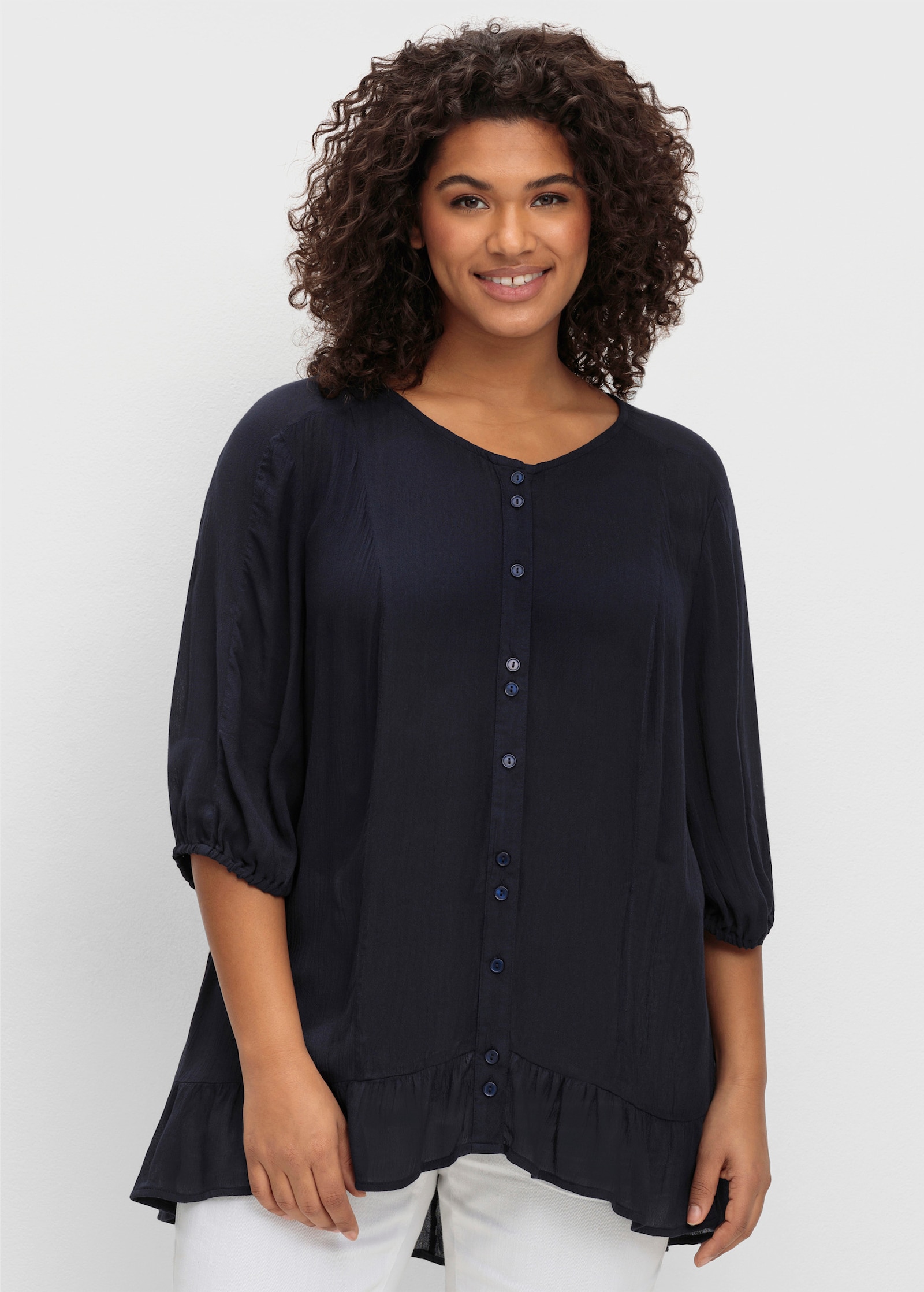 sheego Kurzarmbluse mit Volants am Saum - tiefblau