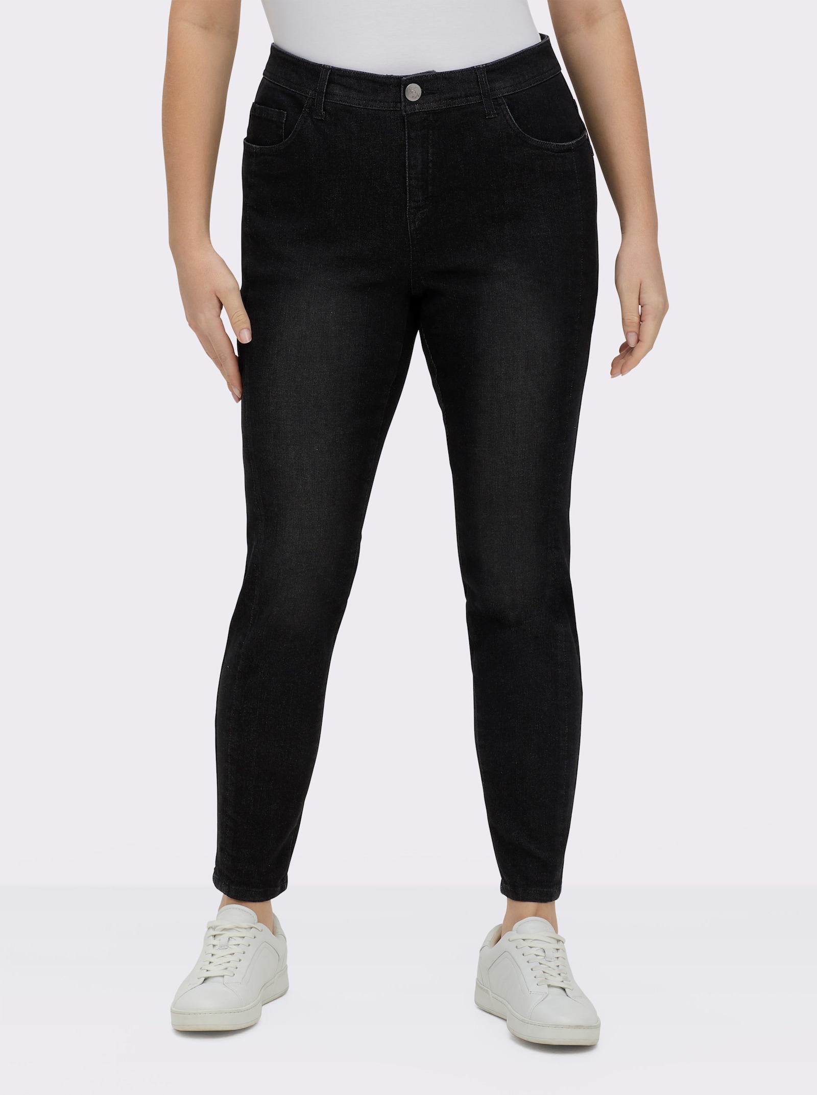 sheego Jeans in 5-Pocket-Form und leichter Waschung - black denim