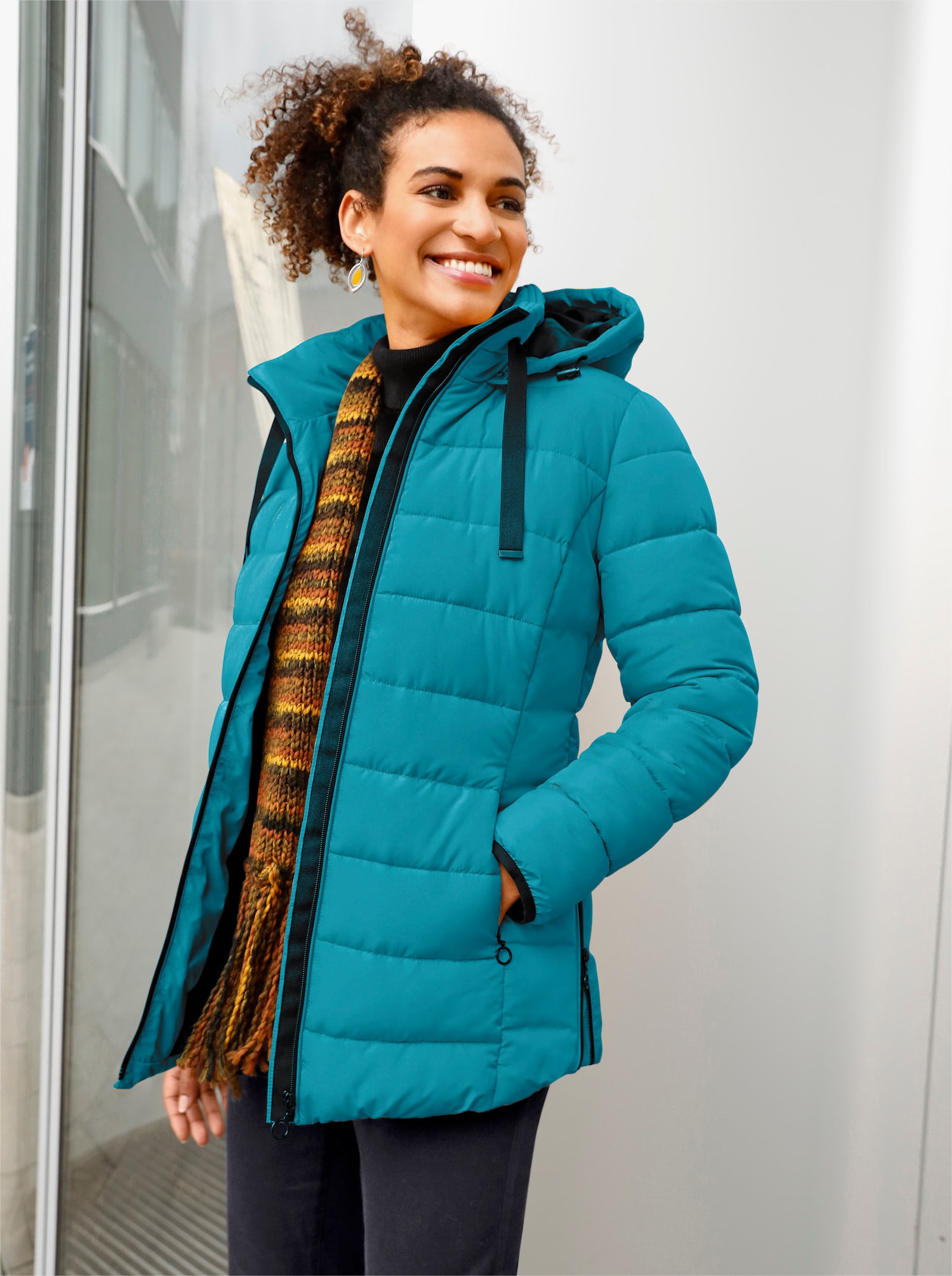 Steppjacke mit elastischer Kontrast-Paspelierung - aquapetrol