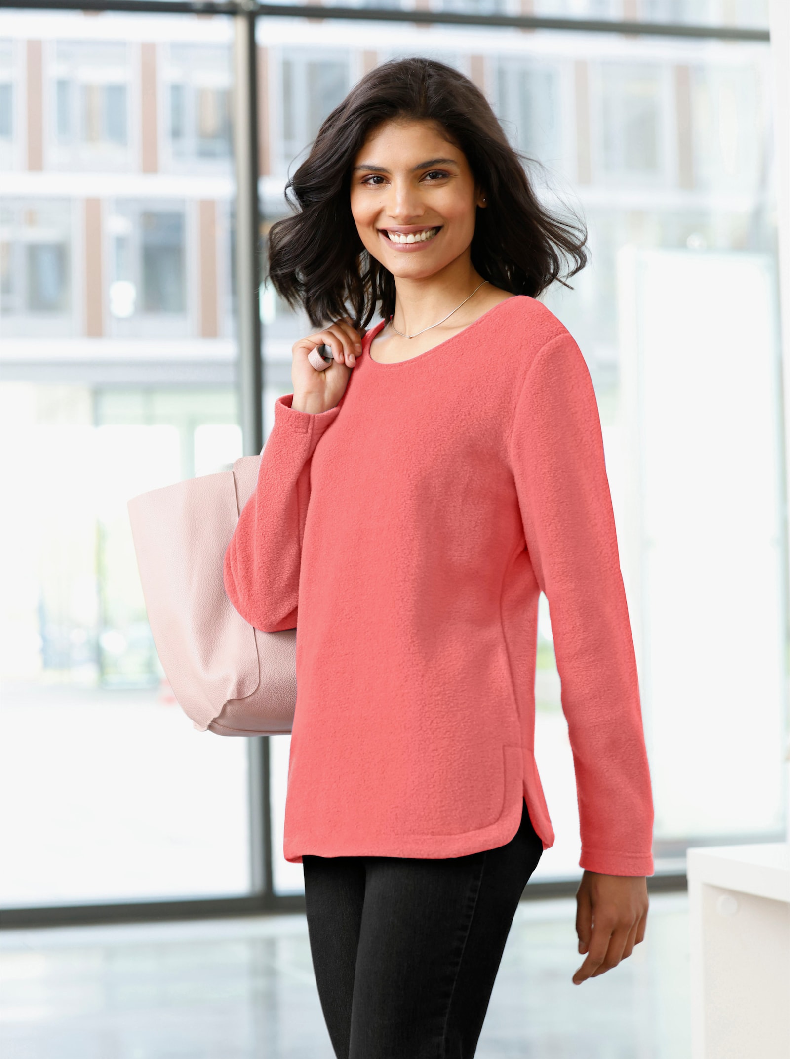 Fleeceshirt mit abgerundetem Saum - flamingo