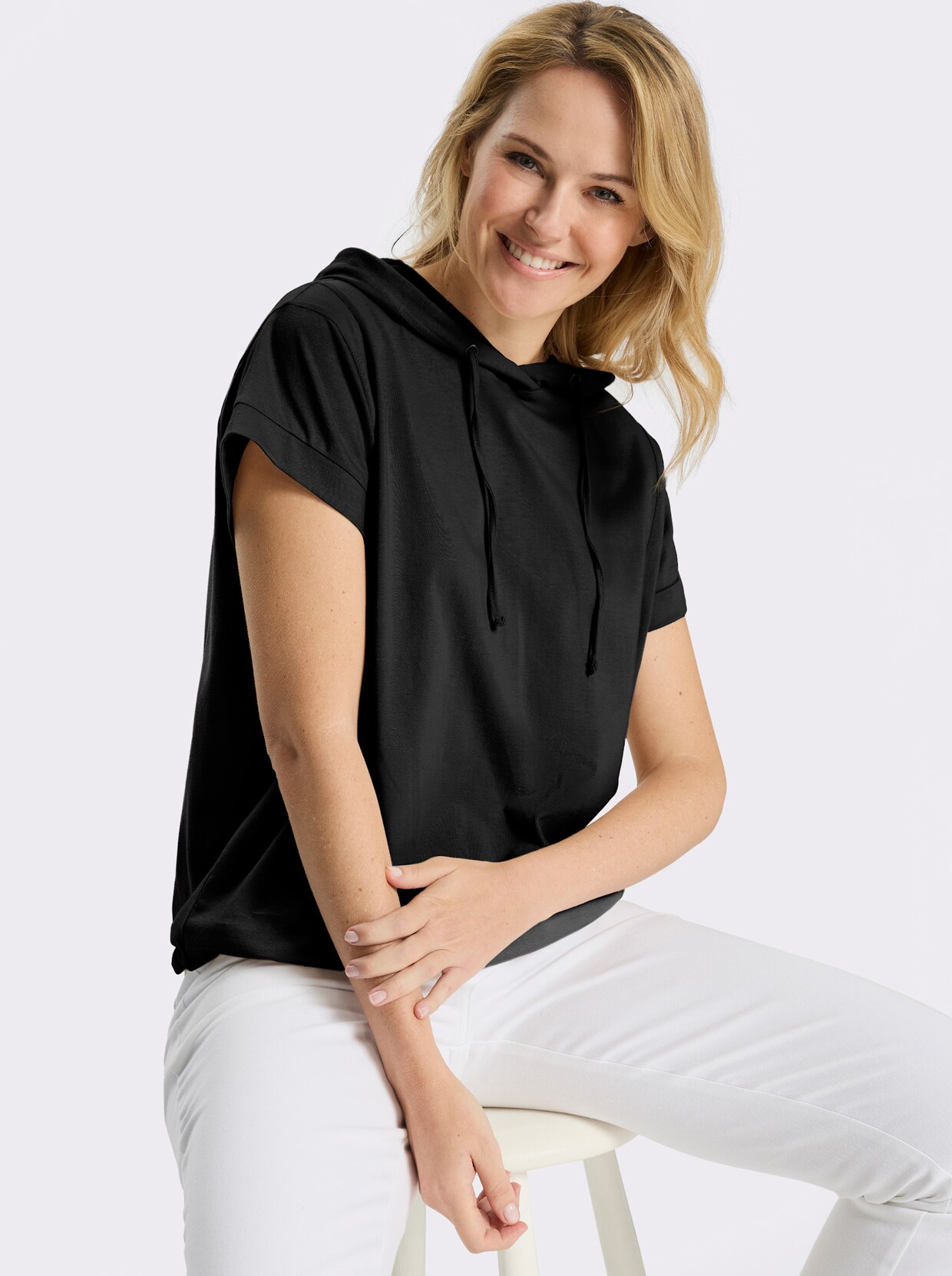 Kapuzenshirt mit überschnittenen Schultern - schwarz