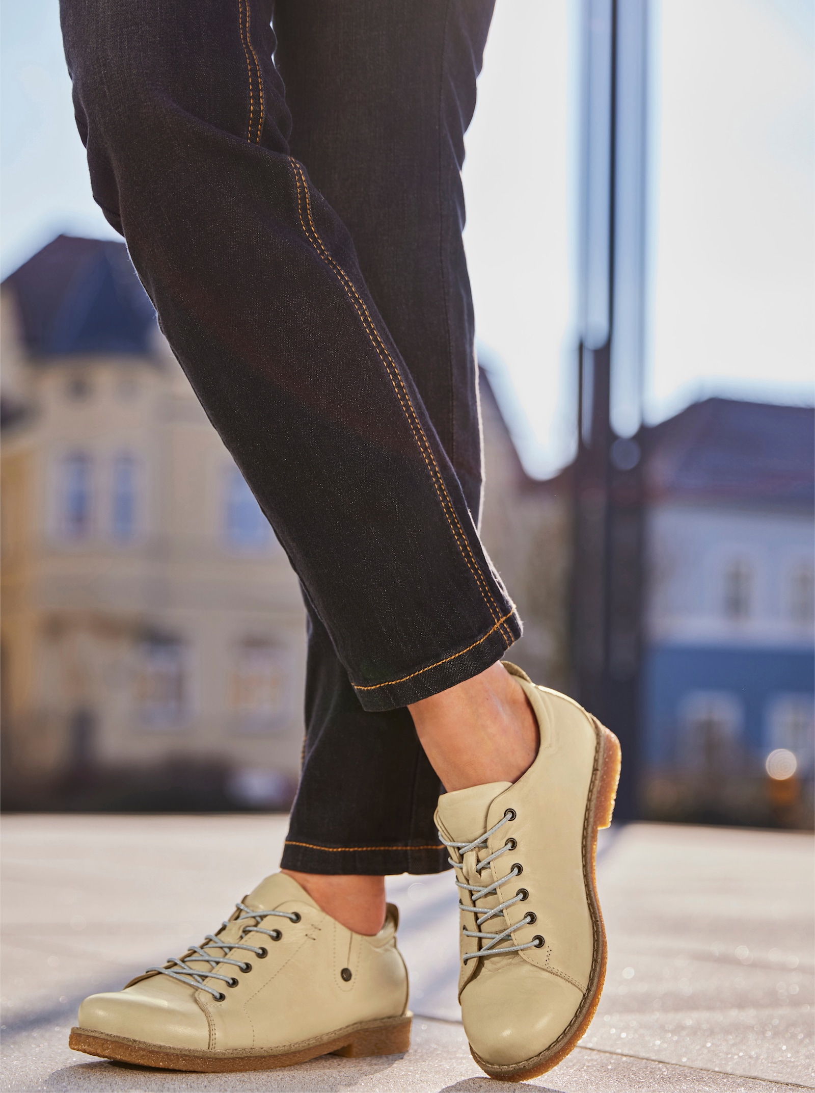 Andrea Conti Schnürer - creme