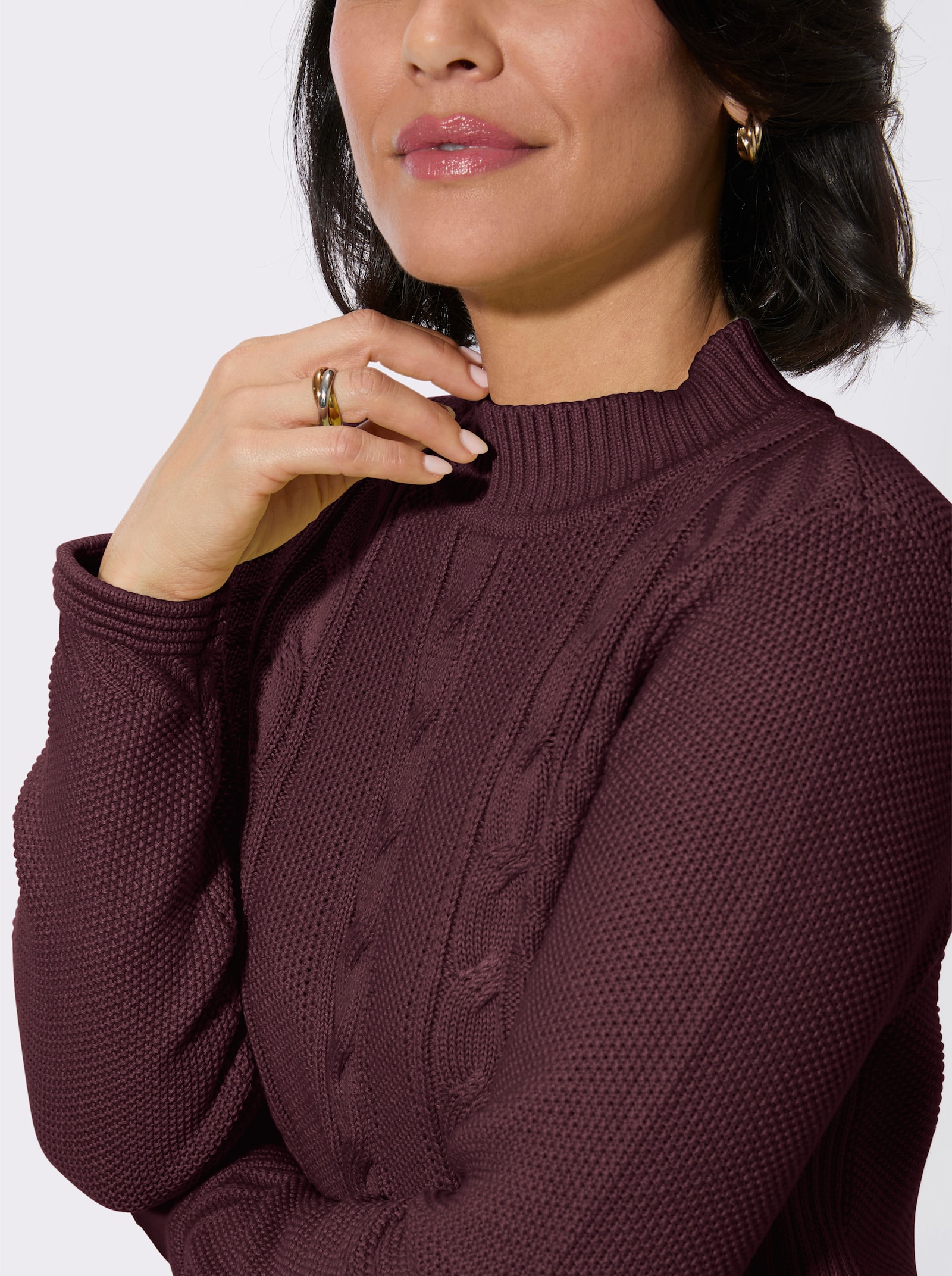 Stehkragenpullover mit Zopfmuster - burgund