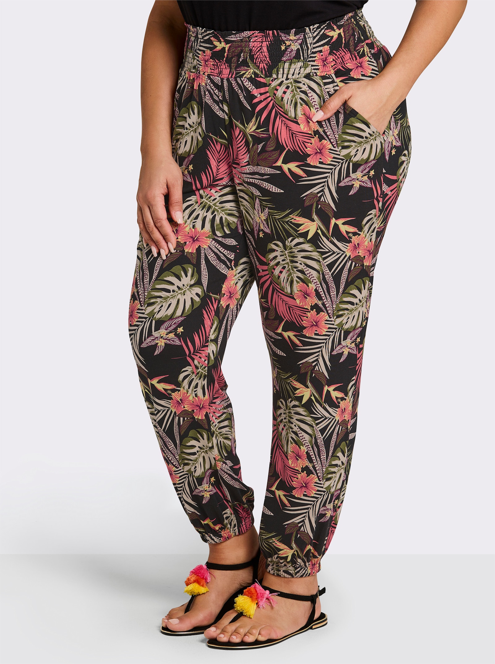 sheego Jerseyhose mit Tropical-Print - schwarz-burgund-bedruckt