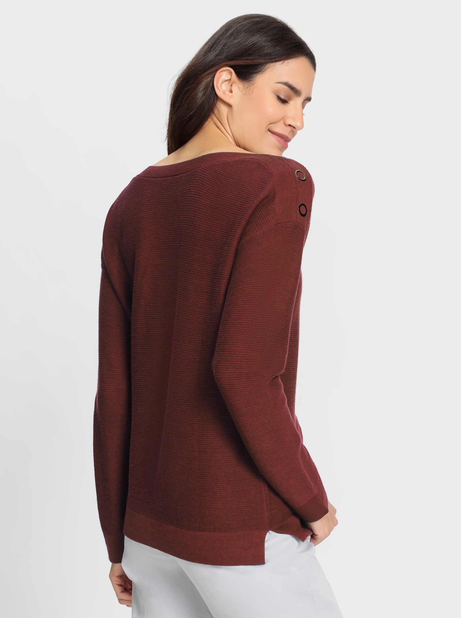 Strickpullover mit Ösenverzierung - rotbraun