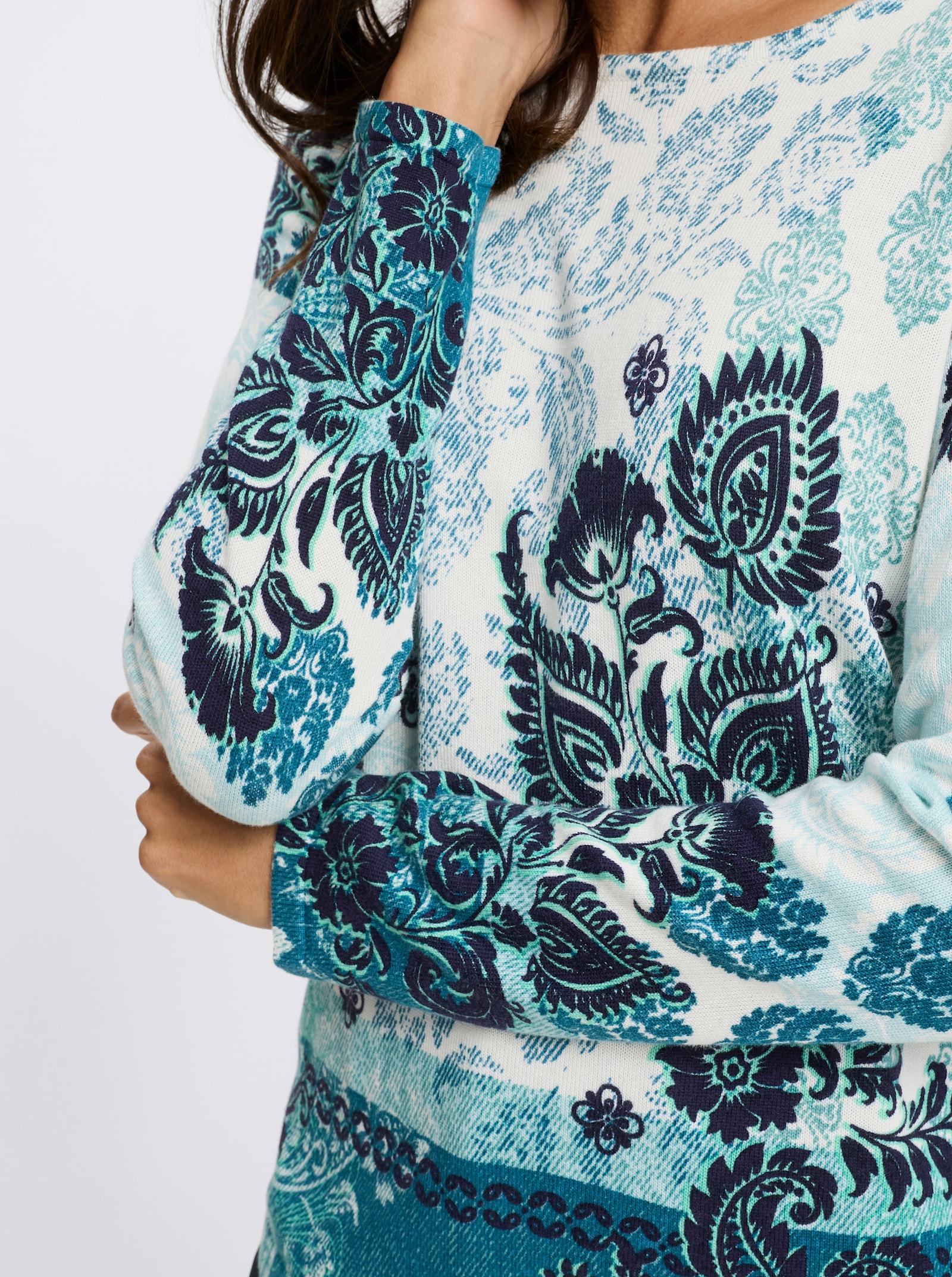 Feinstrickpullover mit platziertem Druck allover - ecru-ozean-bedruckt