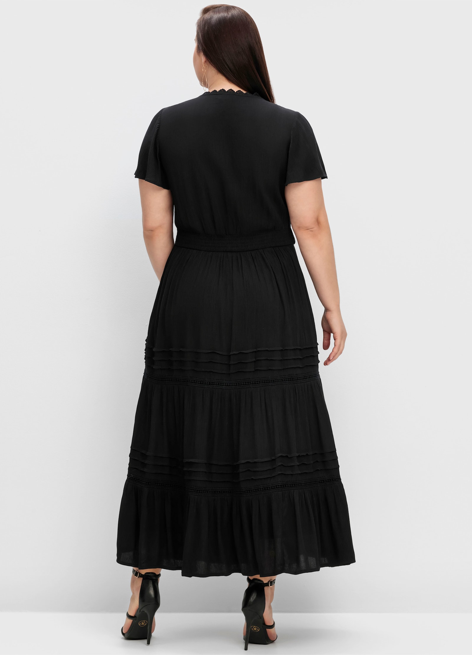 sheego by Joe Browns Maxikleid in Wickeloptik, mit Stufenvolant - schwarz