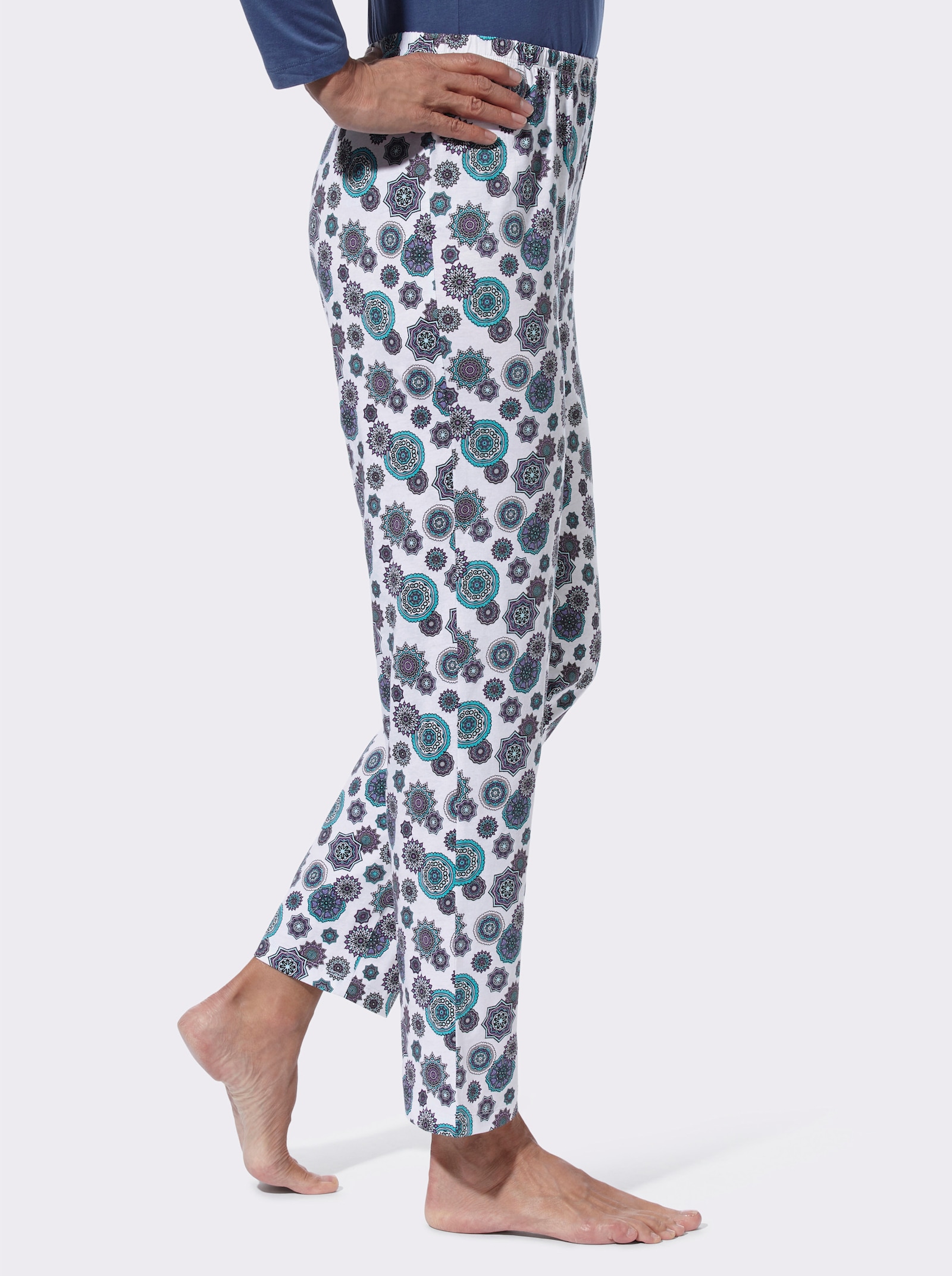 Schlafanzughose mit grafischem Muster - ecru-lila-bedruckt