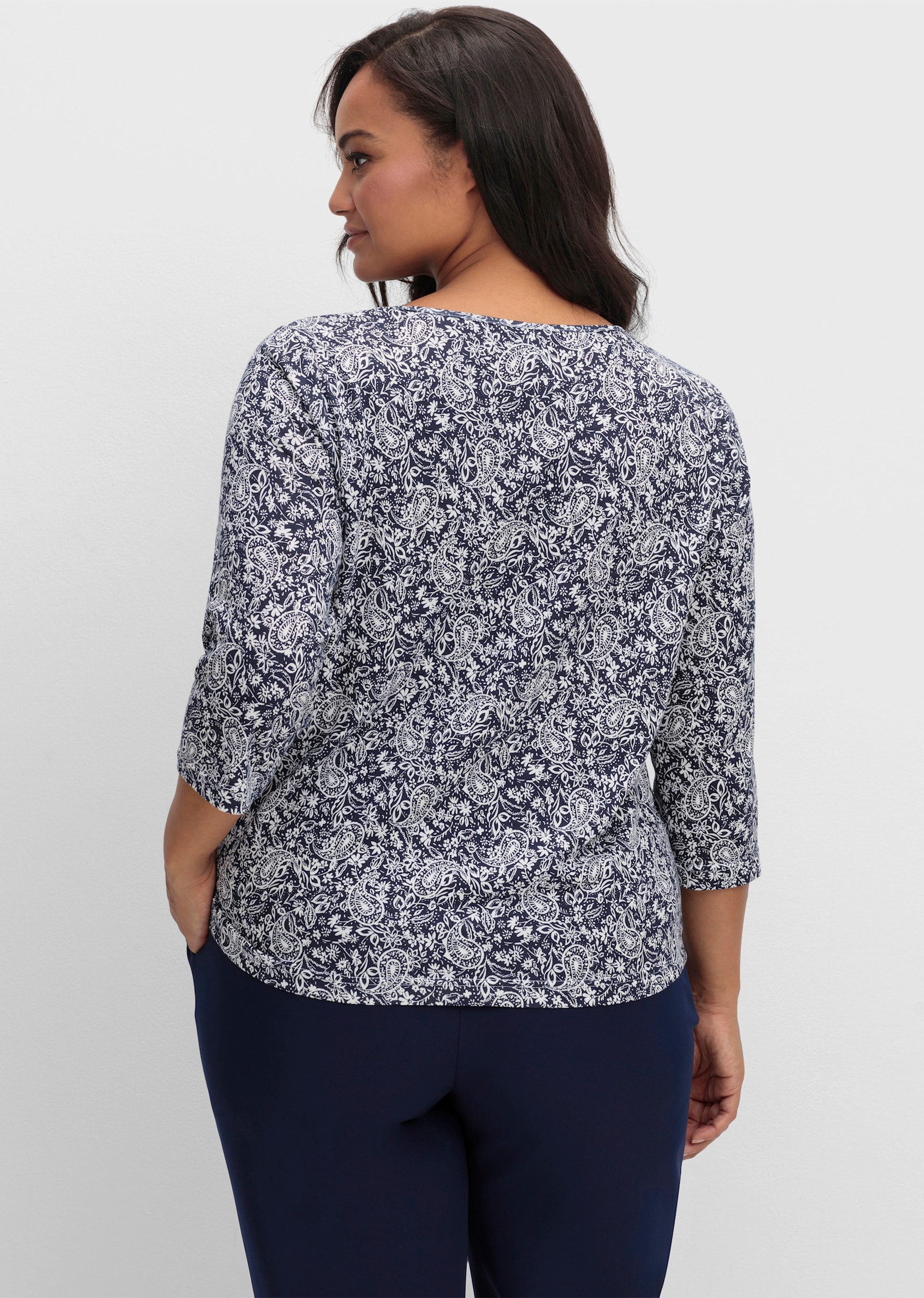 Print-Shirt mit Ausschnitt mit Schlitz - marine-bedruckt