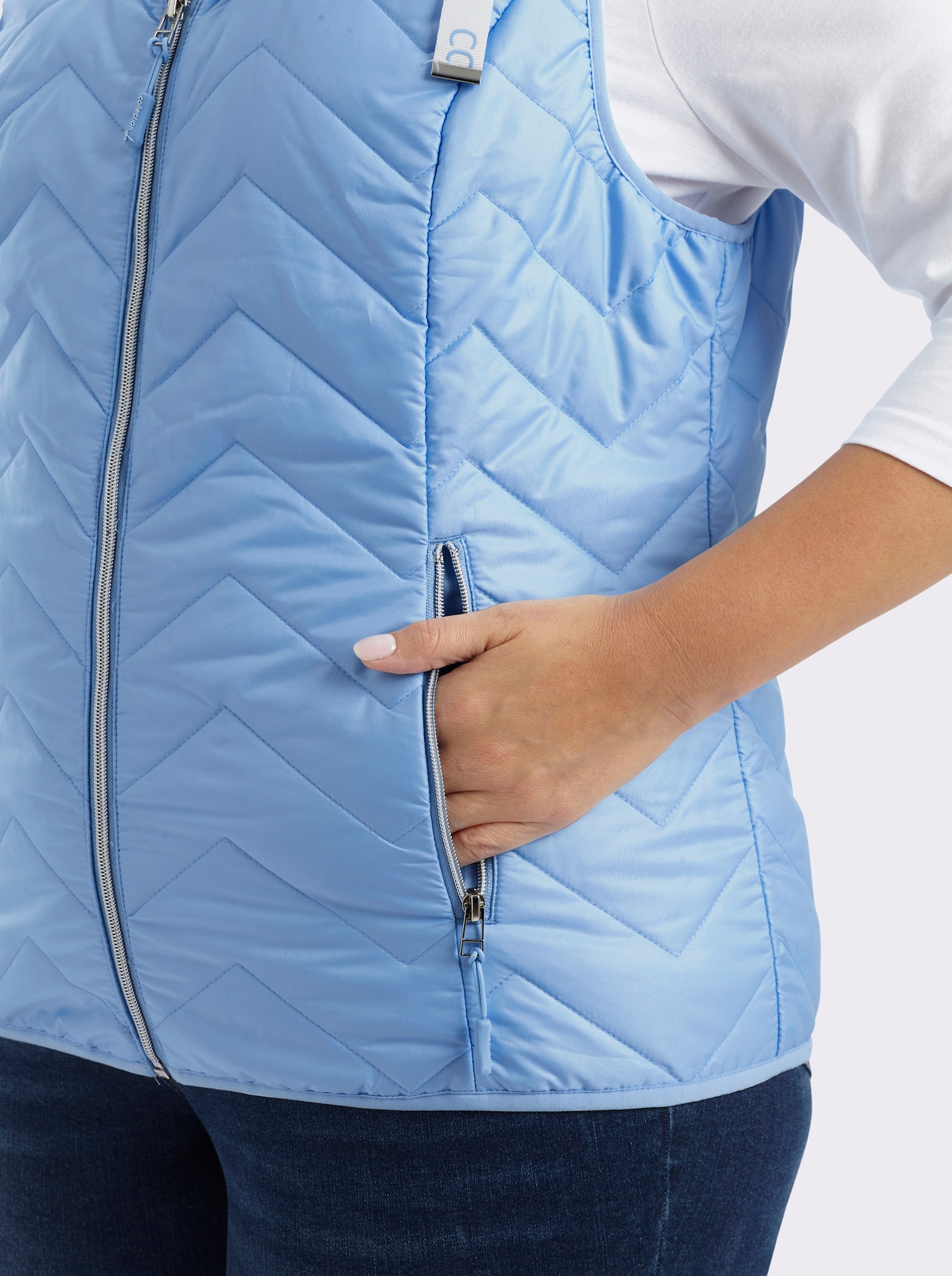 Steppweste im Zickzack-Muster - eisblau