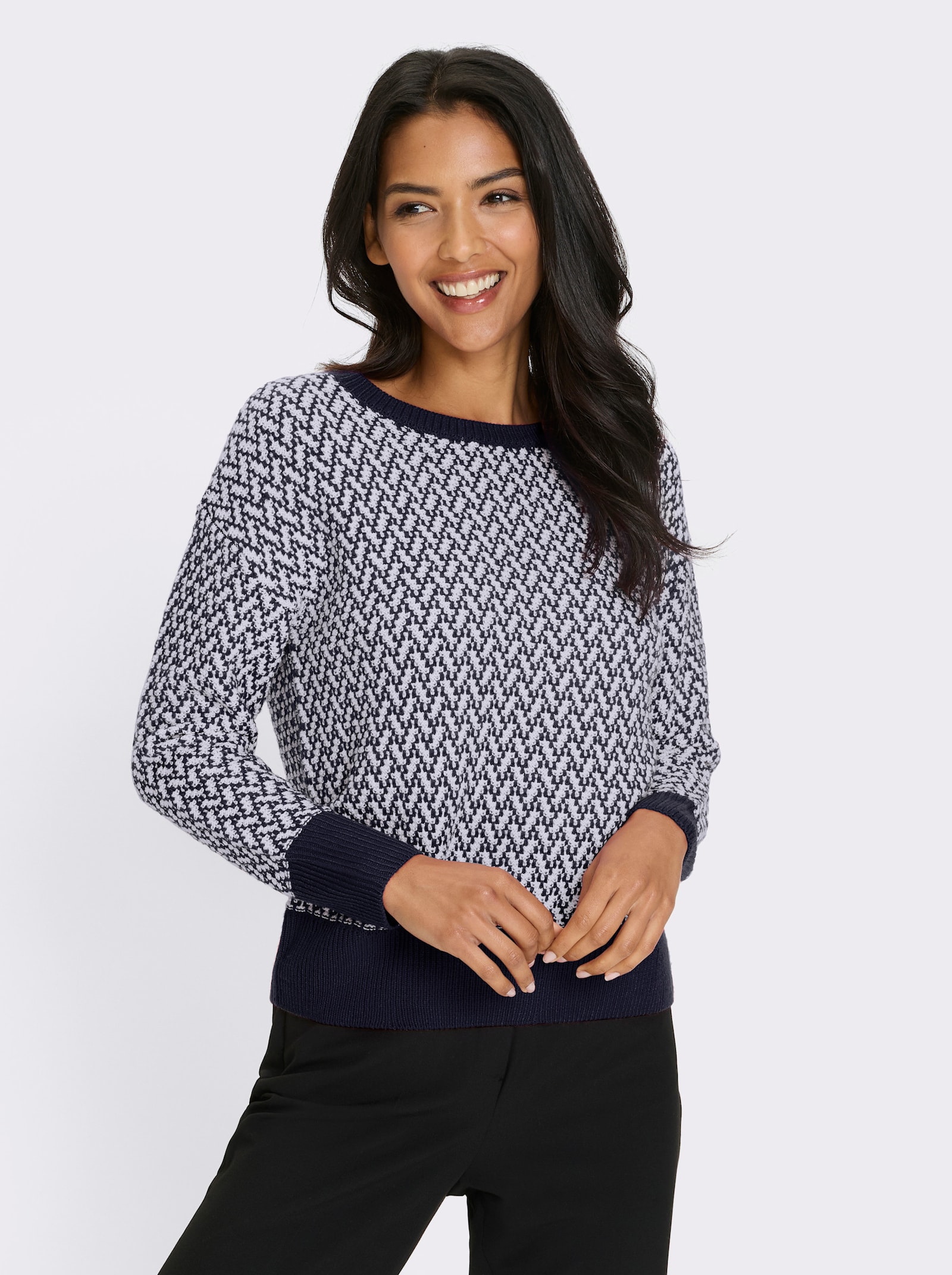 Svetr s kulatým výstřihem dvoubarevného vzhledu - námořnická modrá-bílá-vzor