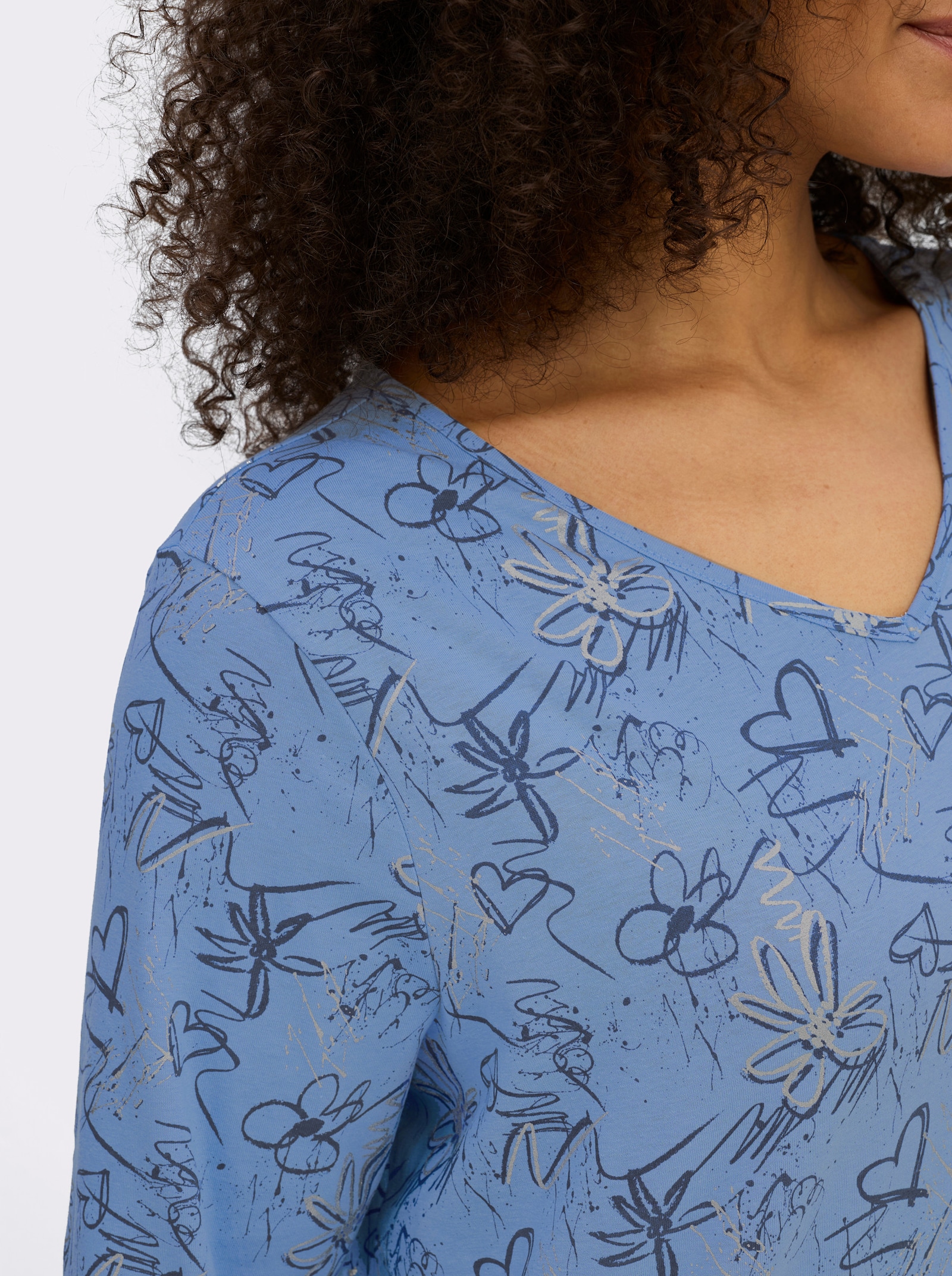 3/4-Arm-Shirt mit Herzen und Blüten verziert - bleu