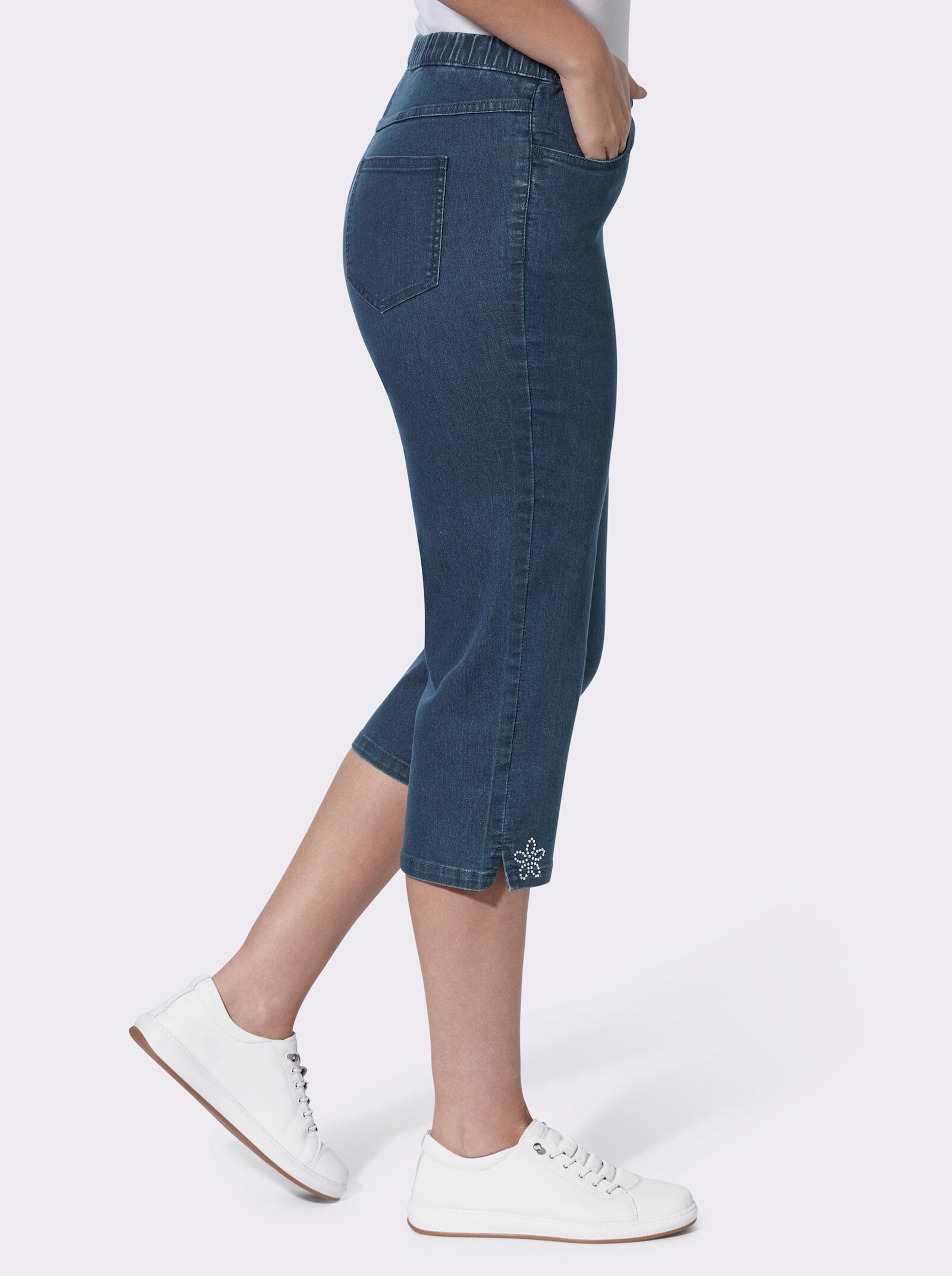 Caprijeans mit Glitzersteinchen-Deko - blue-stone-washed