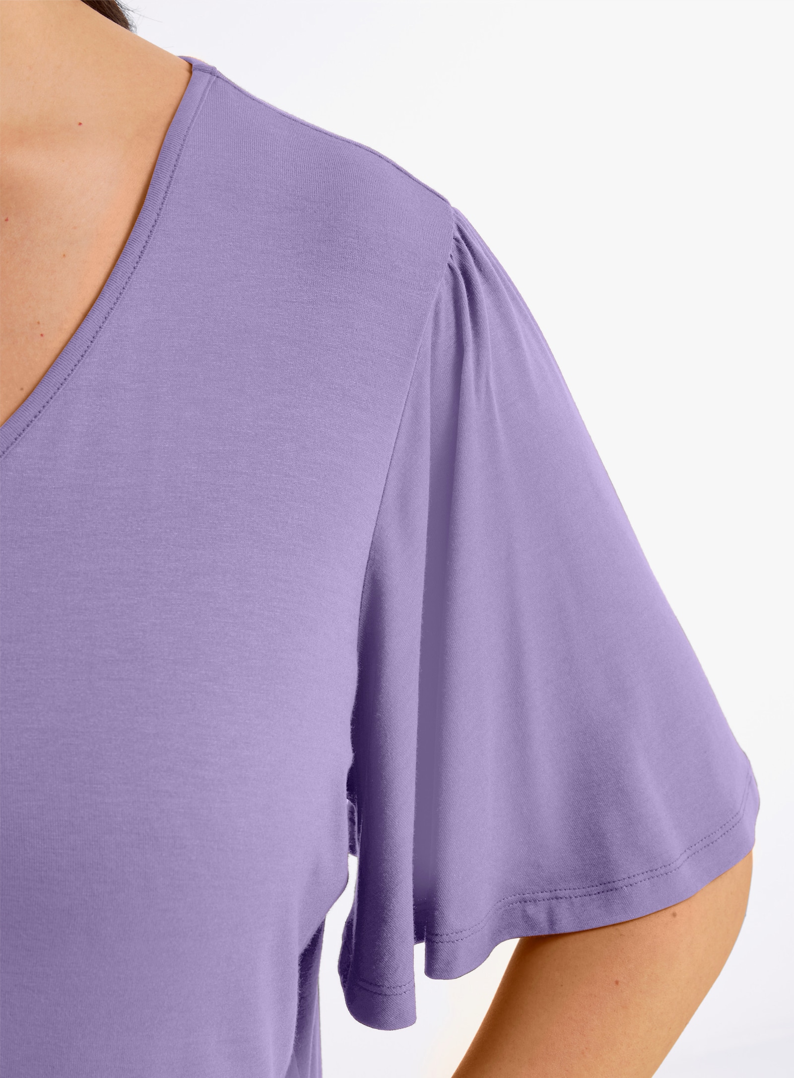sheego V-Shirt mit Flügelärmeln und Bindeband im Nacken - lavendel