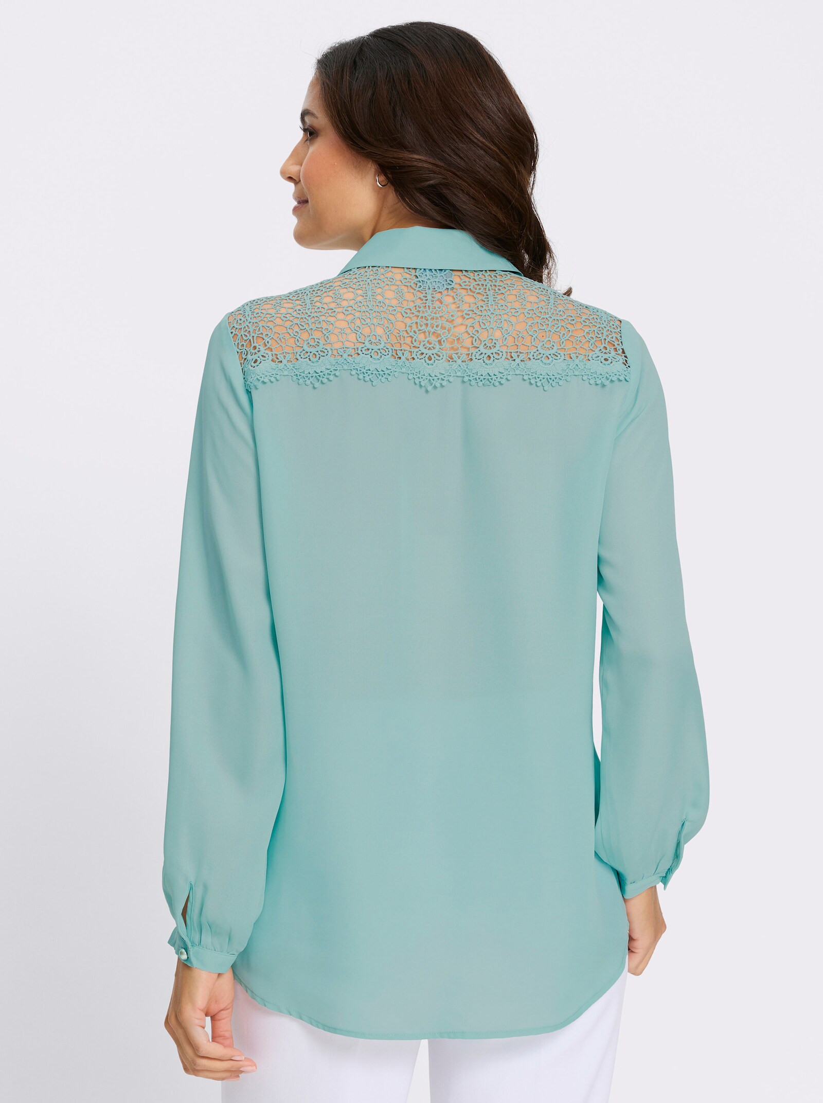 Longbluse mit Spitze und Zierperlen - kalkmint