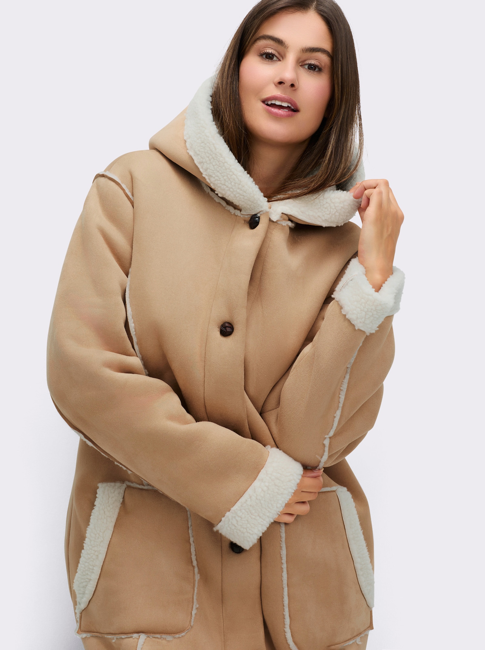 sheego Manteau imitation peau d'agneau avec capuche - couleur chamois