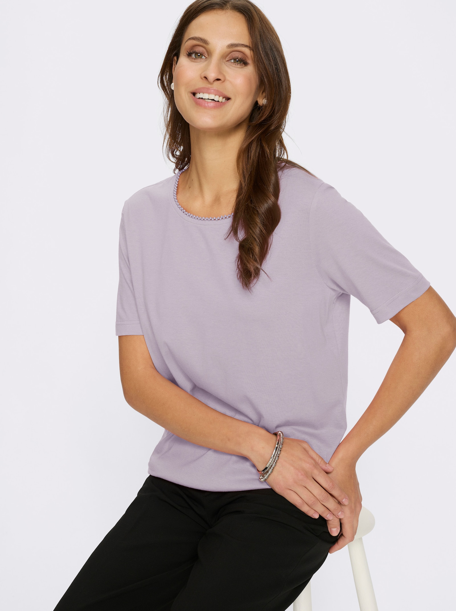 Kurzarmshirt mit Zierperlen - flieder