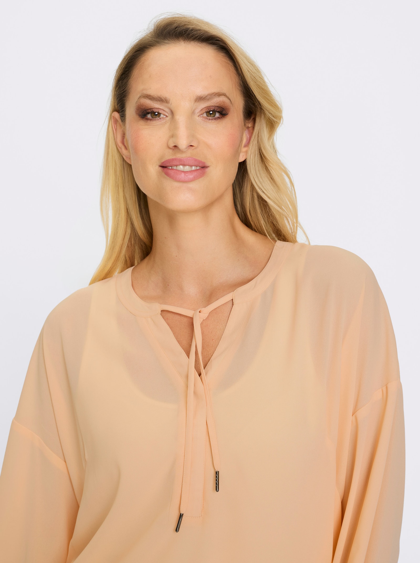 heine Crêpebluse Ausschnitt mit Bindeband - apricot