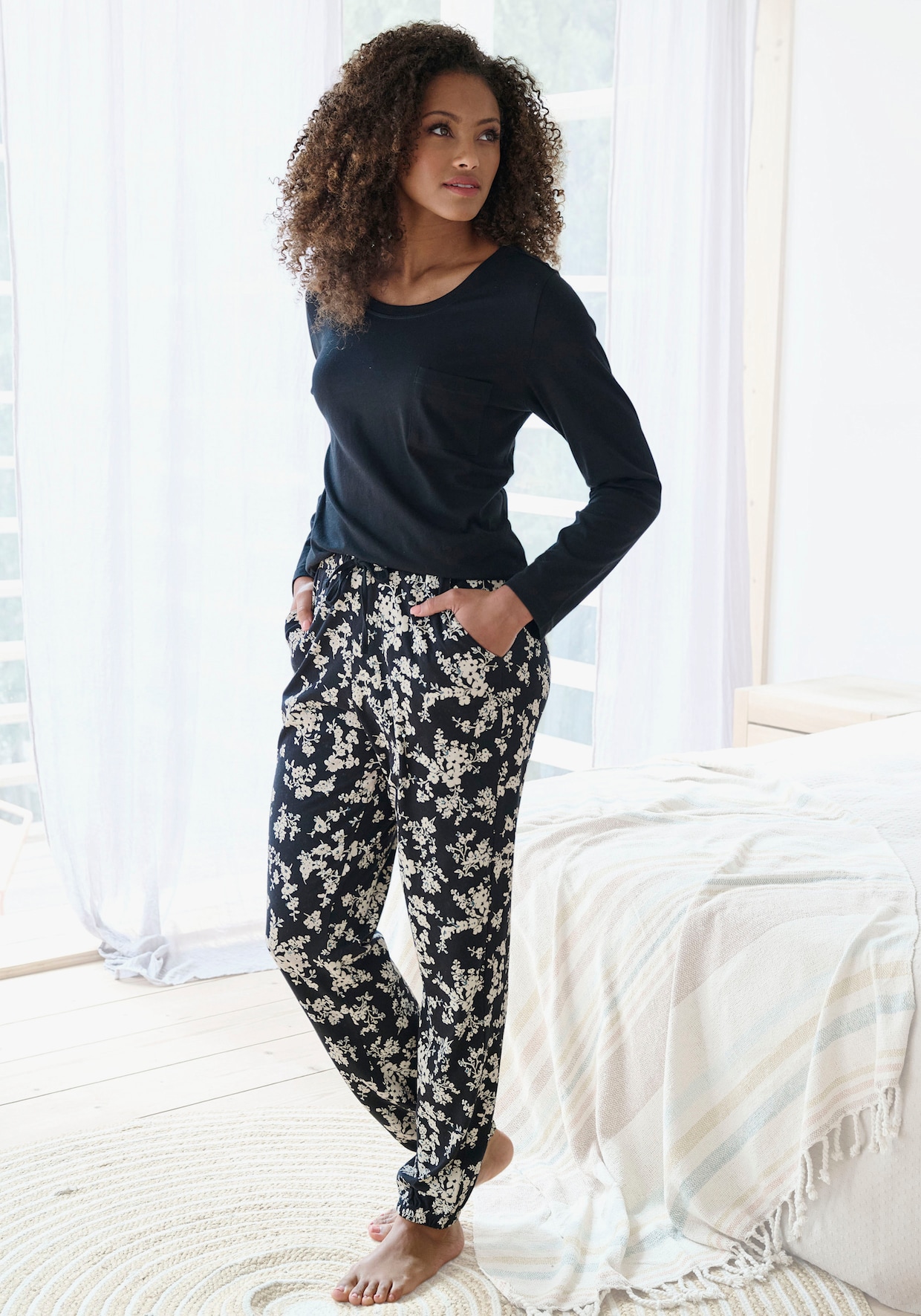 Vivance Dreams Pyjama - zwart/wit gebloemd