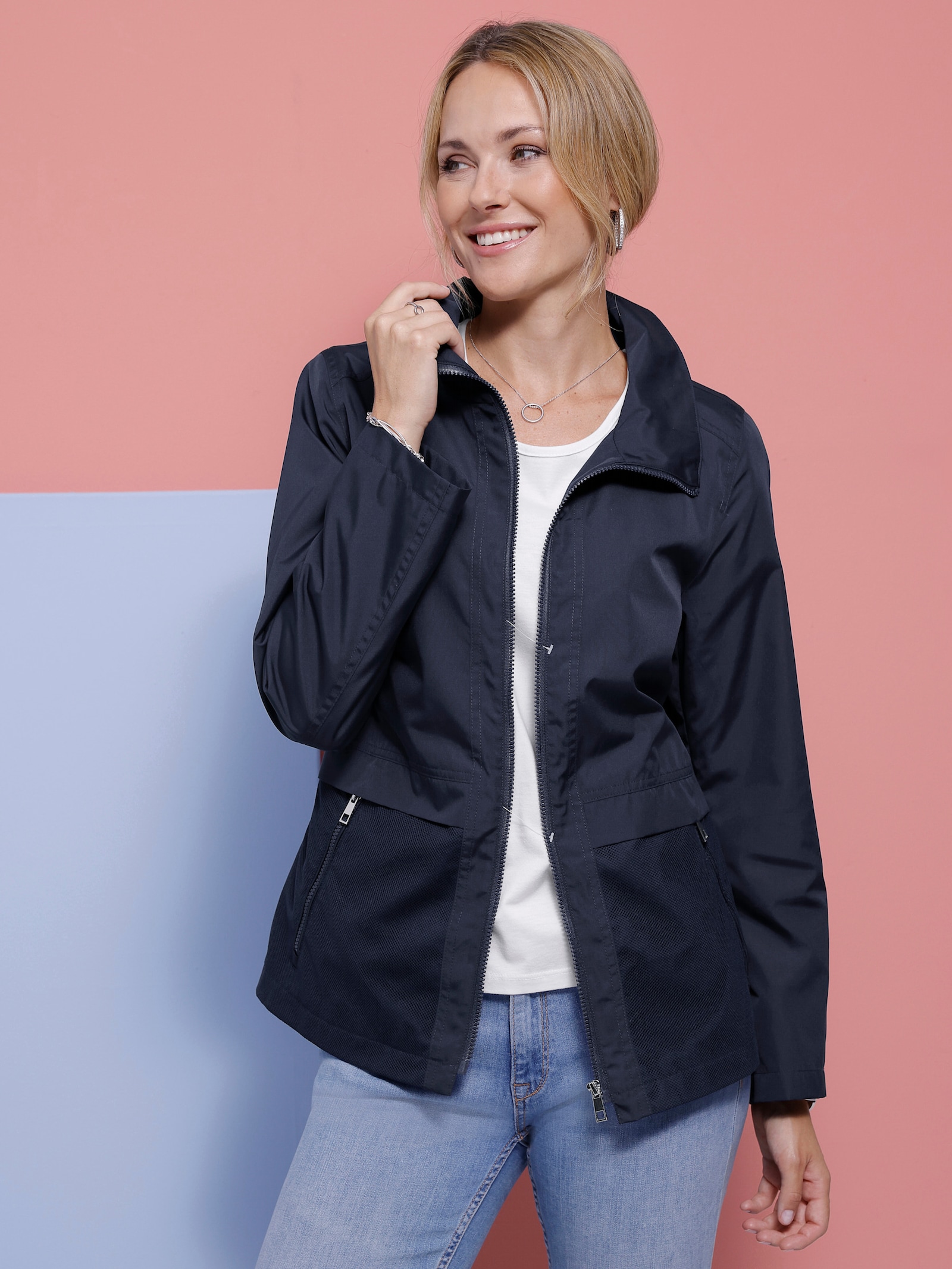 Übergangsjacke mit Mesh-Einsatz - marine