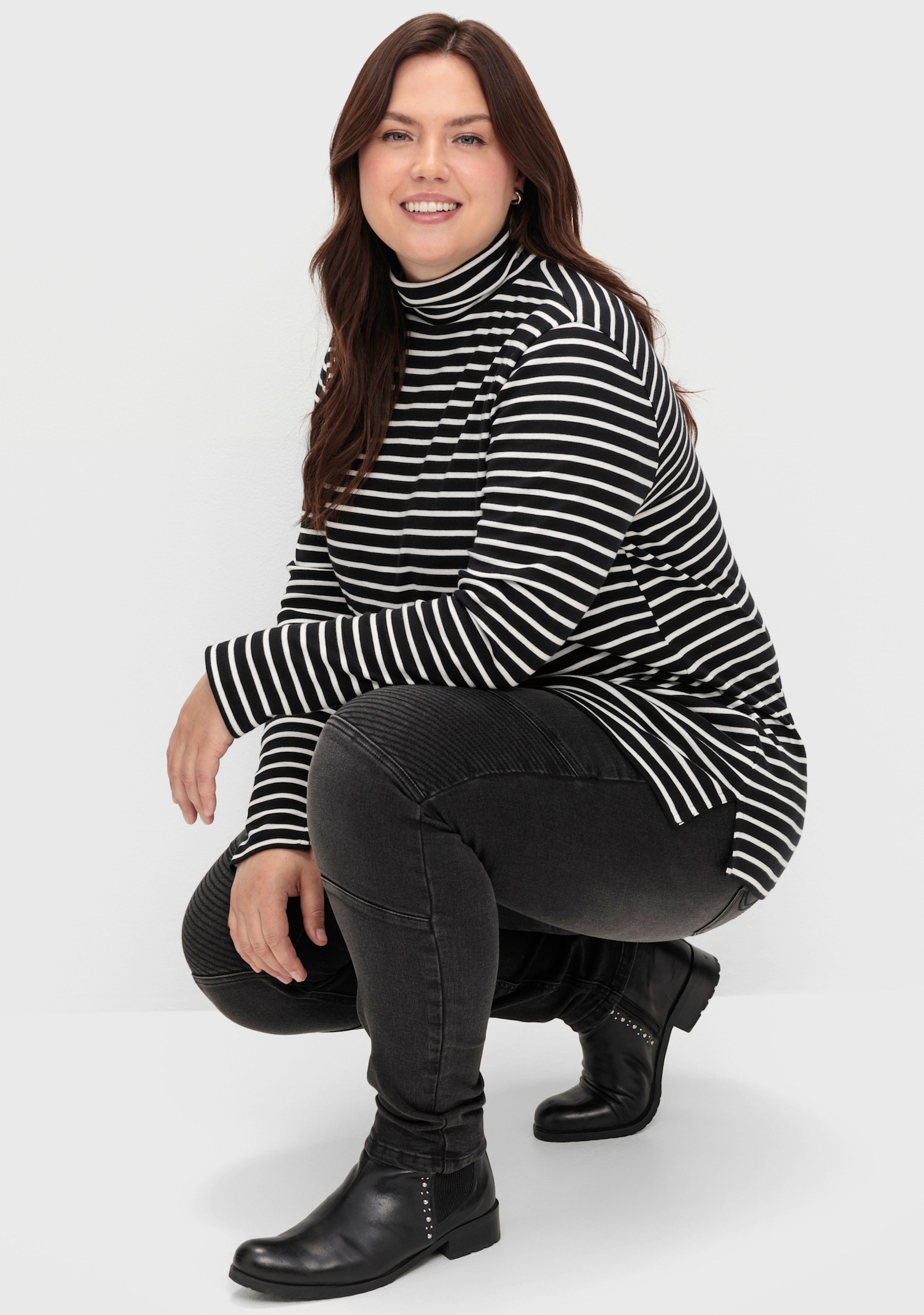 sheego Rollkragenshirt mit garngefärbten Ringeln - schwarz-weiß